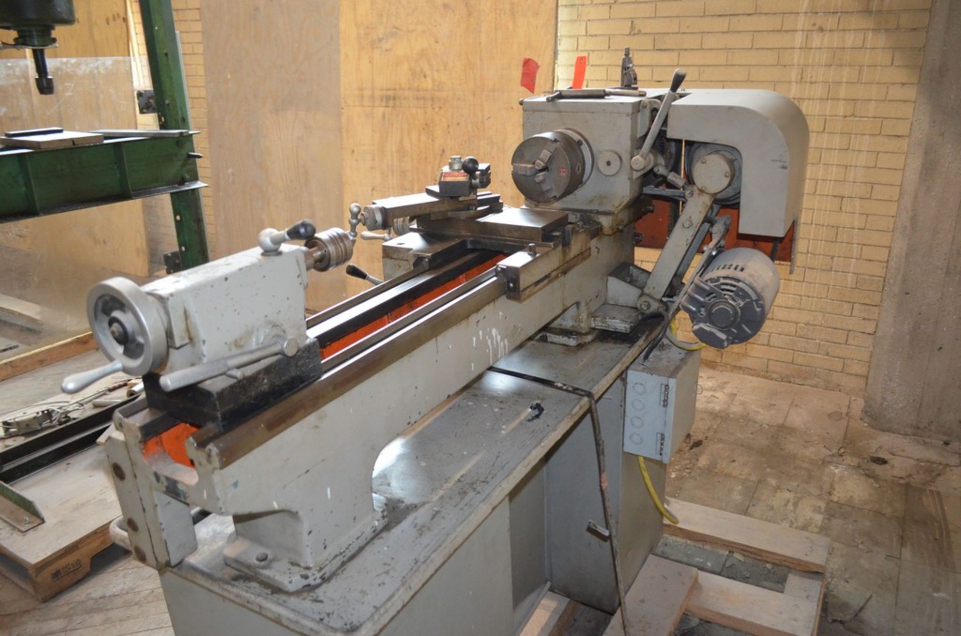 King TD45AA 10 in X 24 in Lathe with 5 in 3-Jaw Chuck, - Image 9 of 11