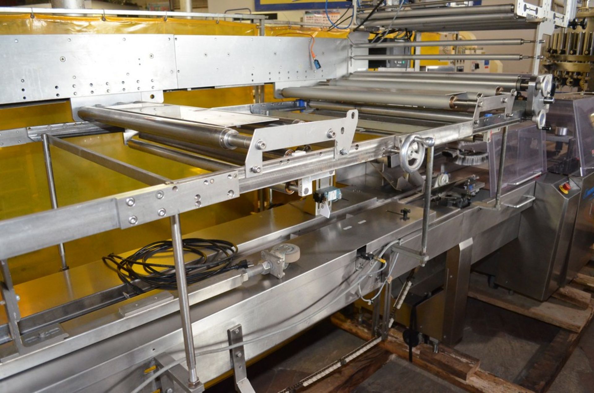 Formost Fuji Corp RHFW3480B Right Hand S/S One-Up Horizontal Flow Wrapper with Gas Flush System. - Image 4 of 20