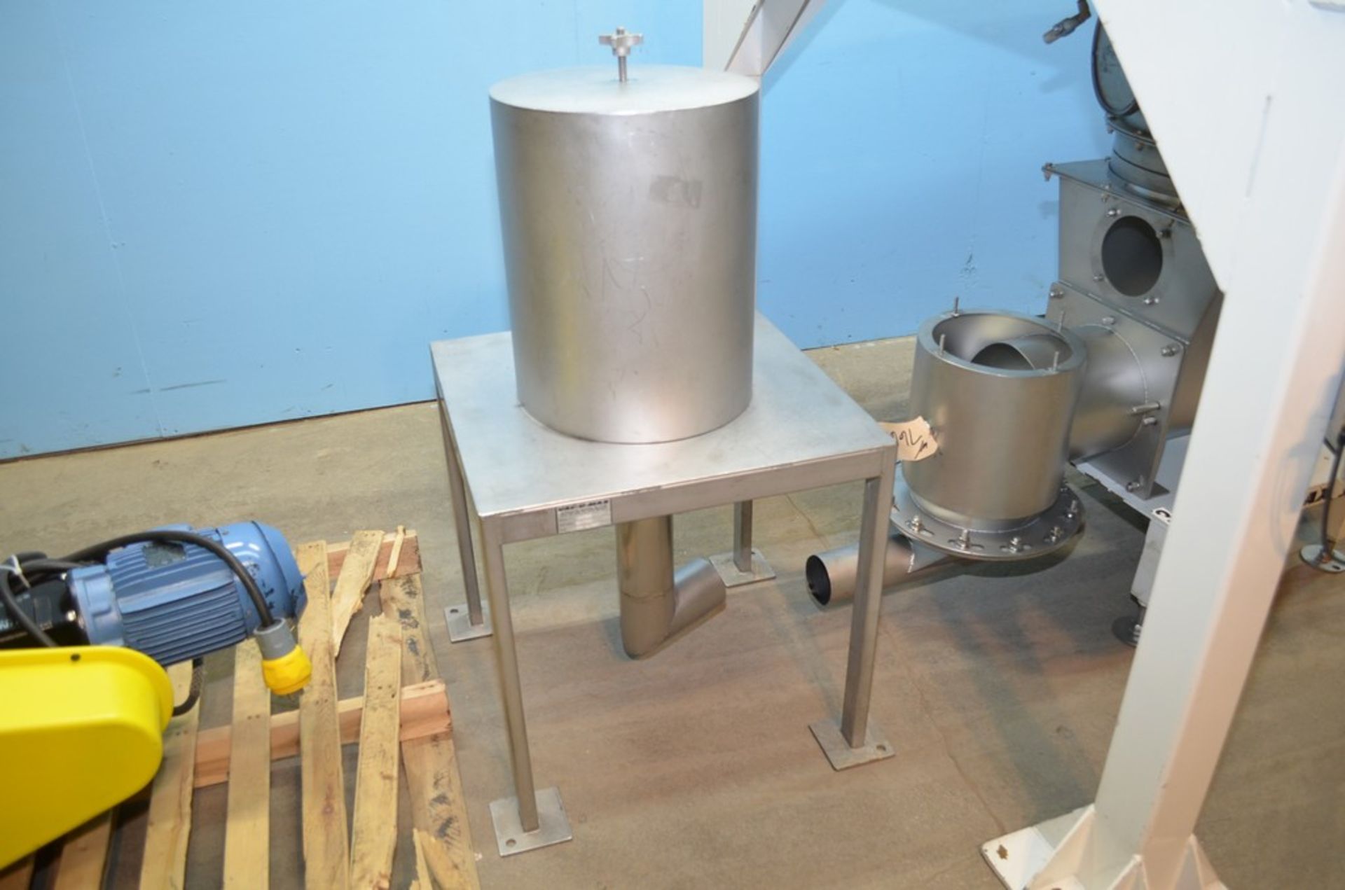 Vac U Max Bulk Bag Super Sack Unloader with Screw Discharge Assembly. Painted C/S Upper and Lower - Image 10 of 17