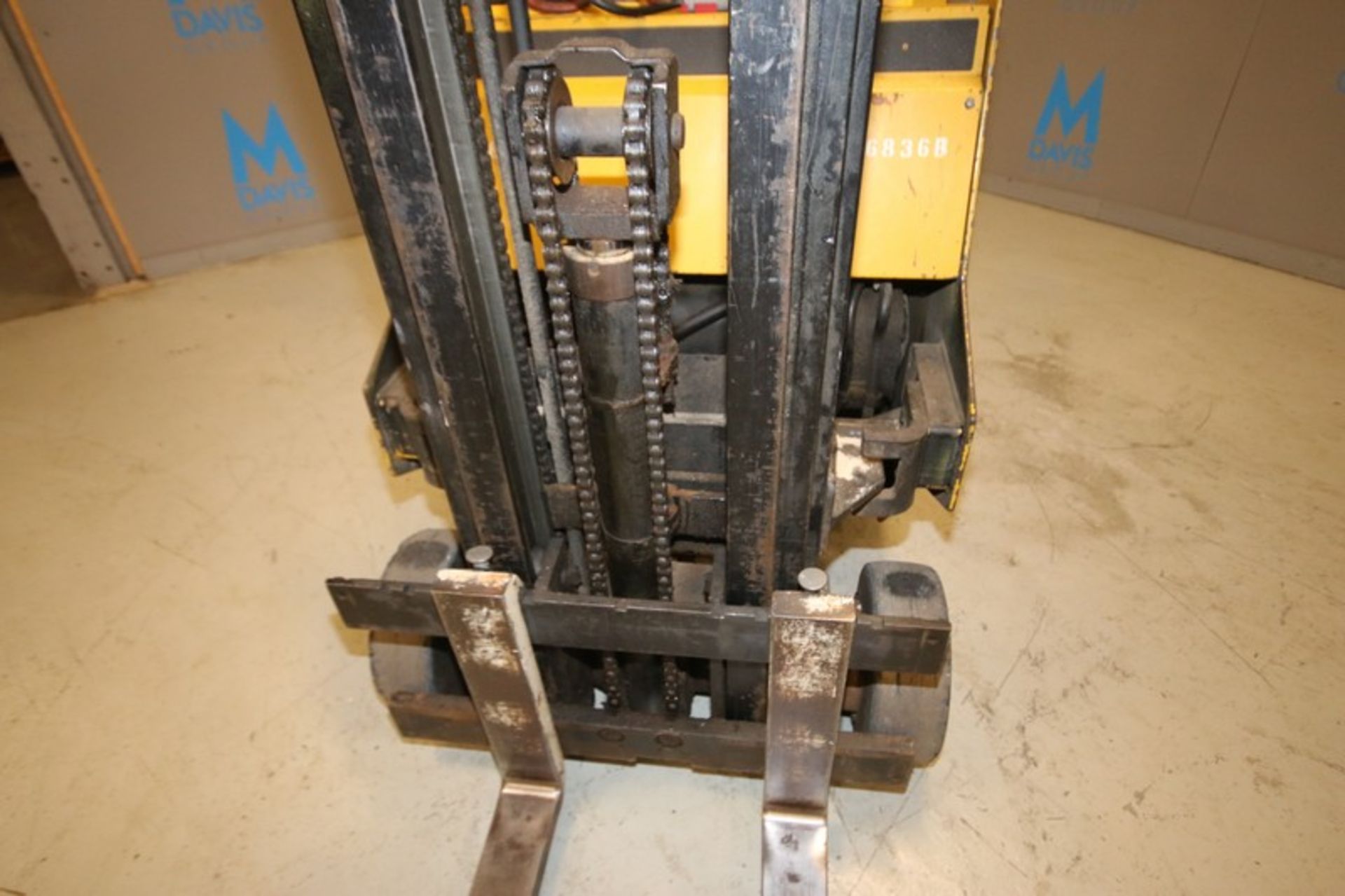 Yale 3,000 lb 24 Volt Stand Up Electric Forklift, Model ESCO30ABN24TE077 SN A824N06856v, 172" Max - Image 5 of 7