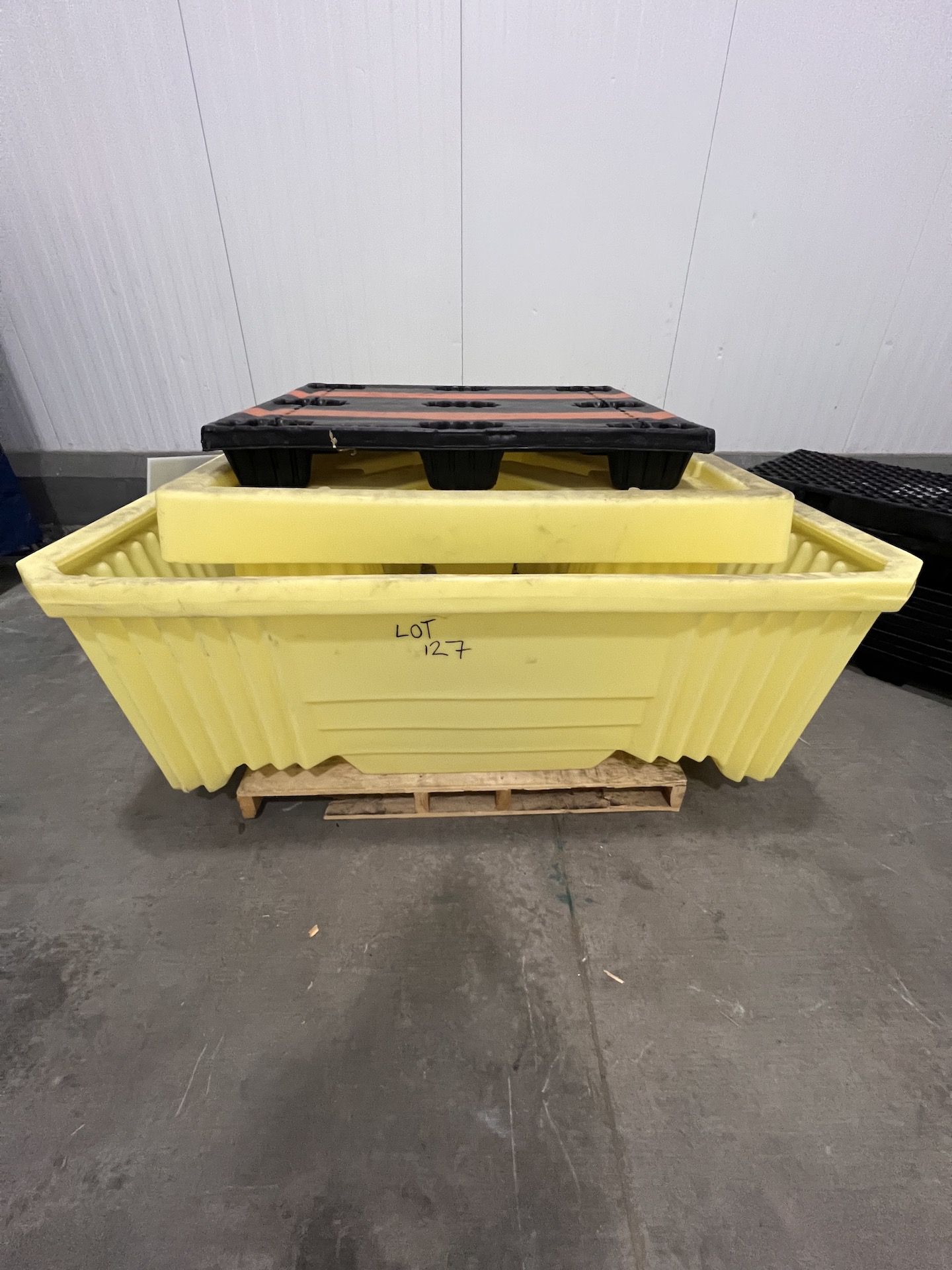 ULINE IBC SPILL CONTAINMENT SUMP, H-4436 (RIGGING & SIMPLE LOADING FEE $25.00) (NOTE: DOES NOT