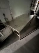 S/S TABLE, APPROX. DIMS: 72 IN X 30 IN (RIGGING & SIMPLE LOADING FEE $20.00) (NOTE: DOES NOT