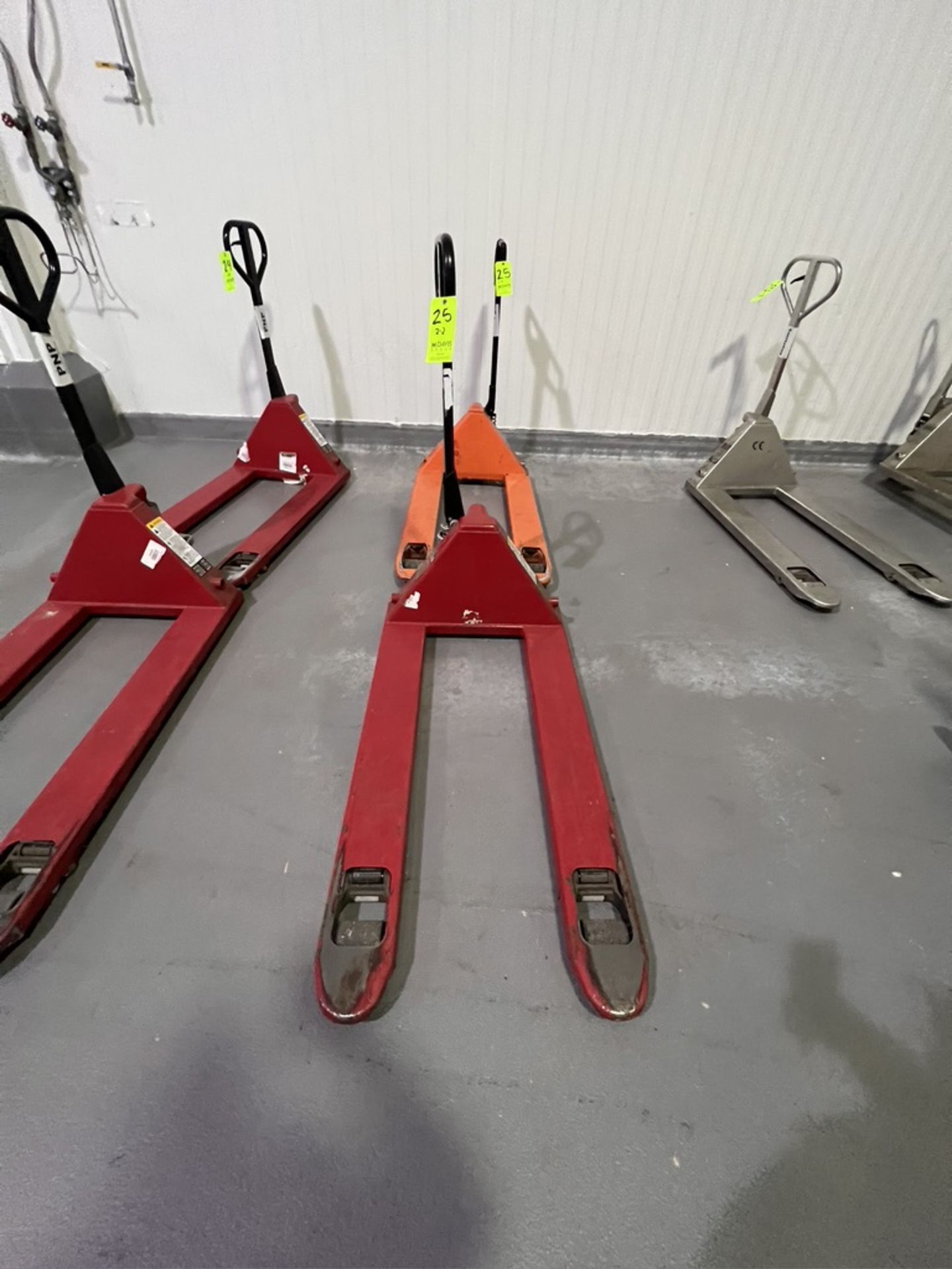 (2) ULINE PNEUMATIC PALLET JACKS (RIGGING & SIMPLE LOADING FEE $25.00) (NOTE: DOES NOT INCLUDE