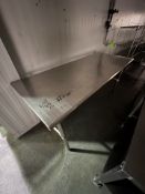 S/S TABLE, APPROX. DIMS: 72 IN X 30 IN (RIGGING & SIMPLE LOADING FEE $20.00) (NOTE: DOES NOT