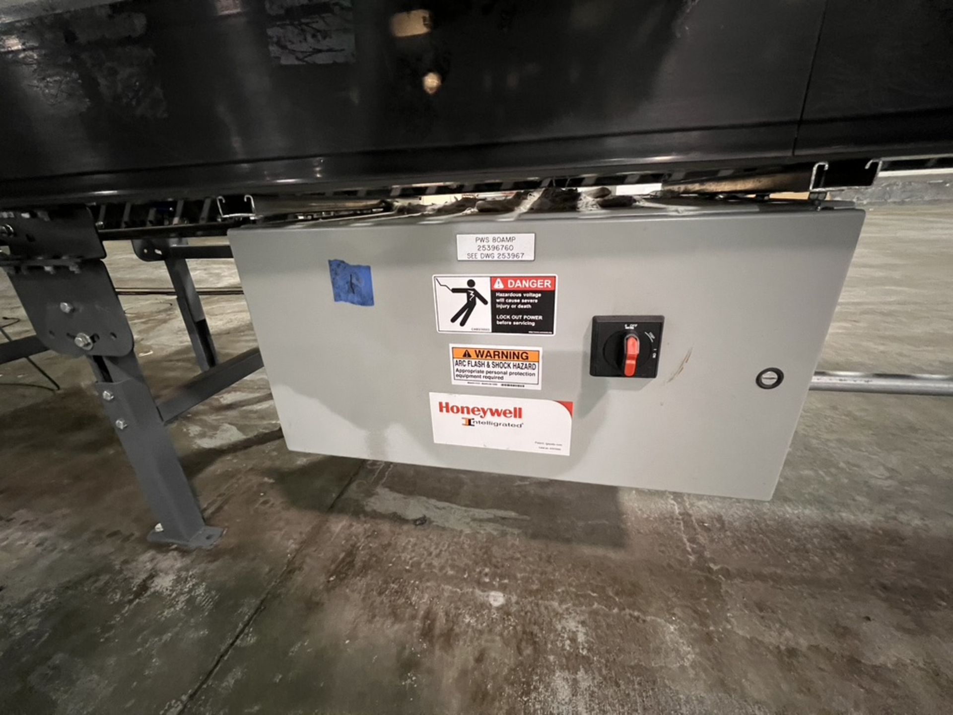 2020 HONEYWELL INTELLIGRATED ROLLER AND BELT POWER CONVEYOR, APPROX. 5,530 IN L X 15 IN W (SUBJECT - Image 34 of 36