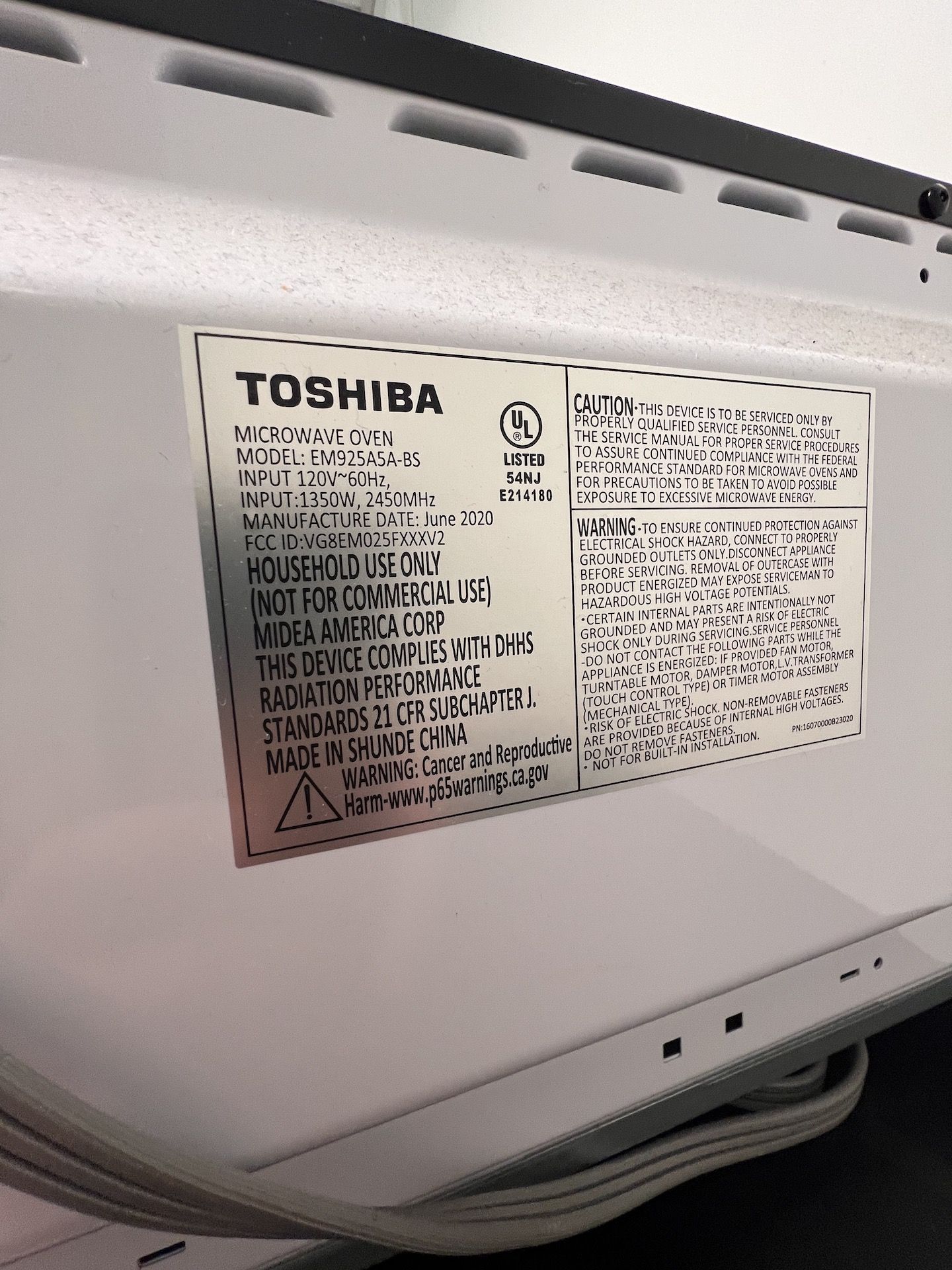 (2) TOSHIBA MICROWAVES (RIGGING & SIMPLE LOADING FEE $20.00) (NOTE: DOES NOT INCLUDE SKIDDING OR - Image 2 of 2