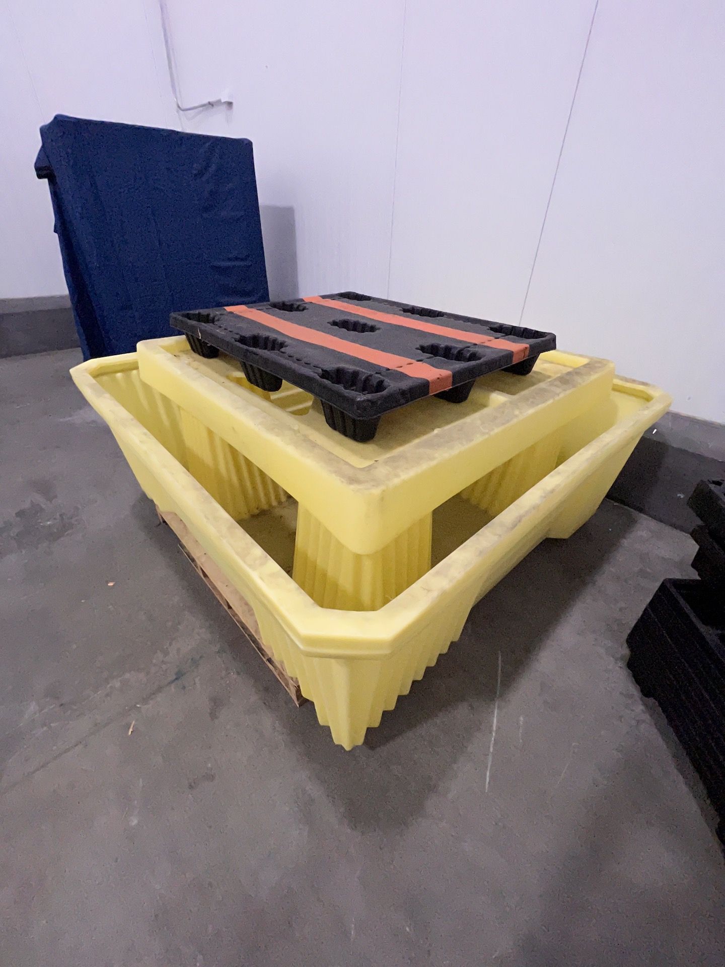 ULINE IBC SPILL CONTAINMENT SUMP, H-4436 (RIGGING & SIMPLE LOADING FEE $25.00) (NOTE: DOES NOT - Image 2 of 4