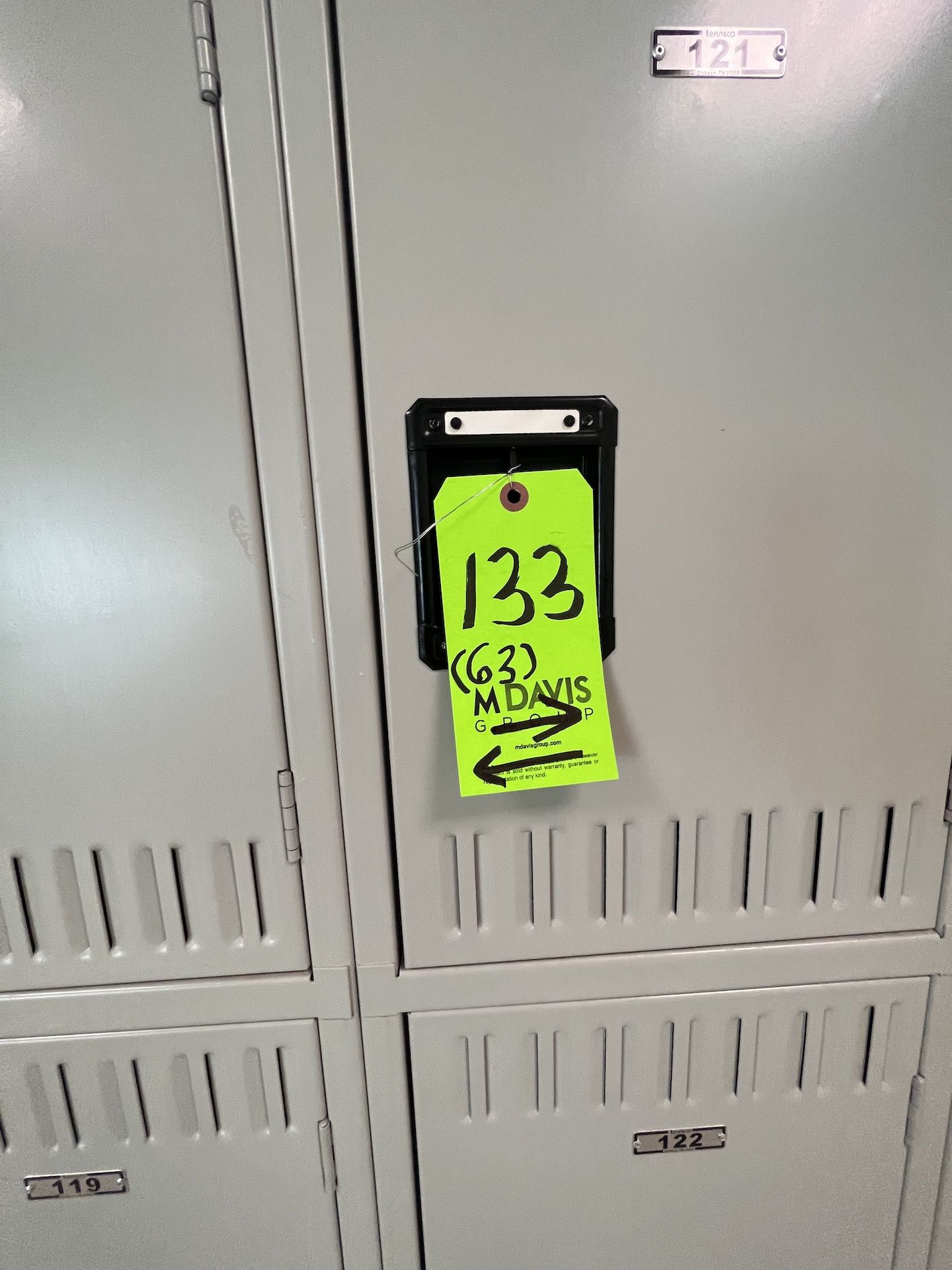 (3) SECTIONS OF LOCKERS WITH APPROX. (63) INDIVIDUAL LOCKERS (RIGGING & SIMPLE LOADING FEE $300.00) - Image 4 of 4