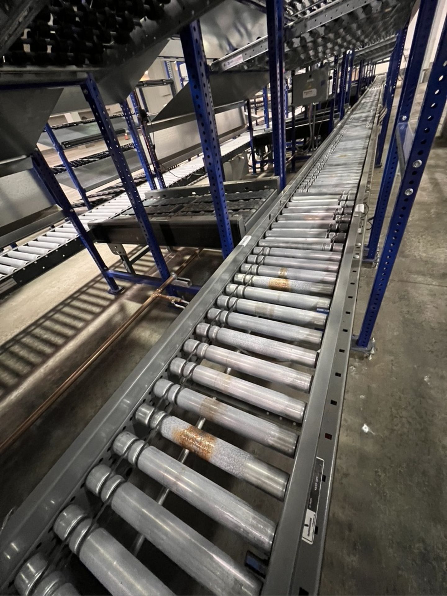 2020 HONEYWELL INTELLIGRATED ROLLER AND BELT POWER CONVEYOR, APPROX. 5,530 IN L X 15 IN W (SUBJECT - Image 31 of 36