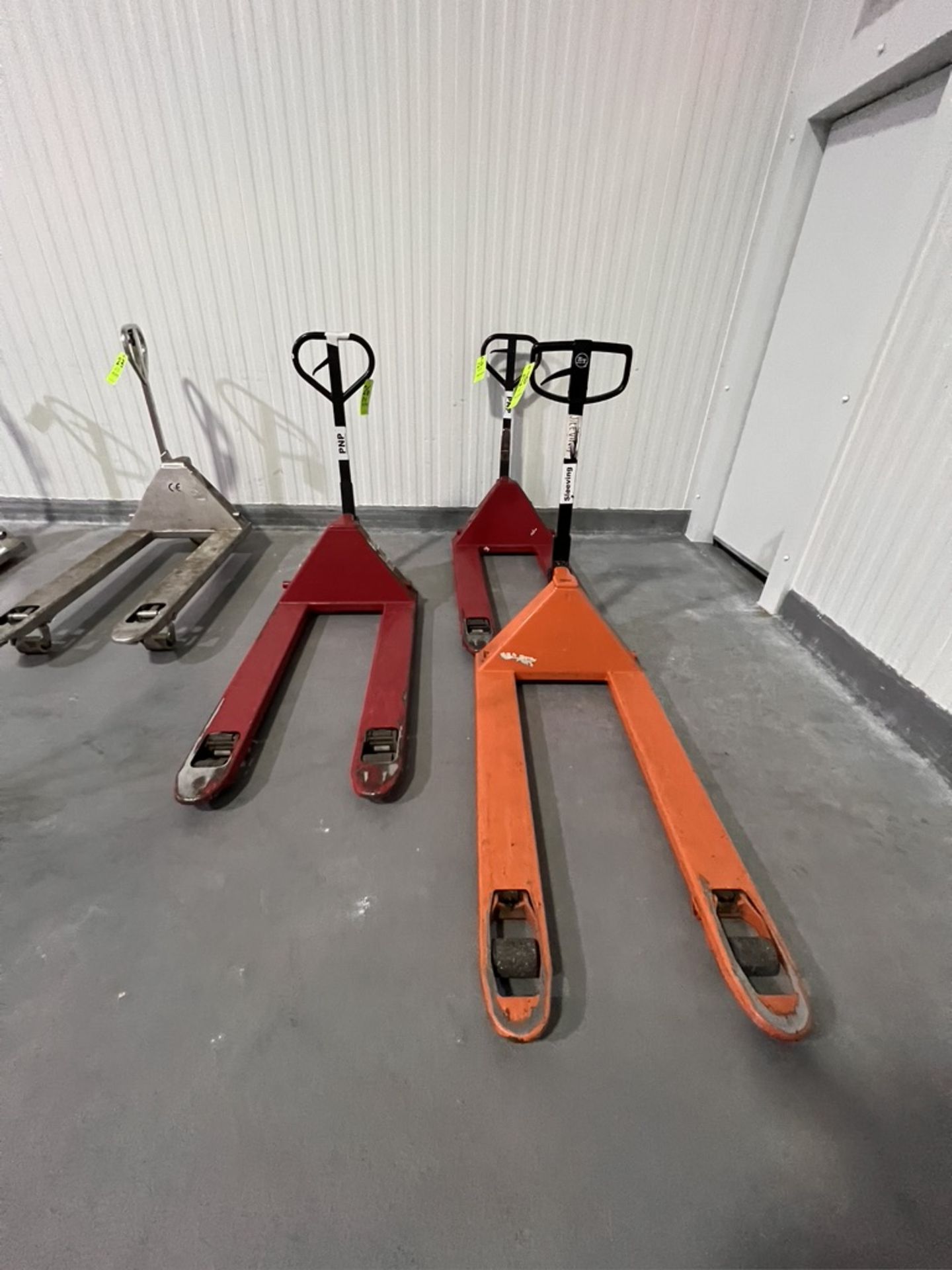 (3) ULINE PNEUMATIC PALLET JACKS (RIGGING & SIMPLE LOADING FEE $25.00) (NOTE: DOES NOT INCLUDE