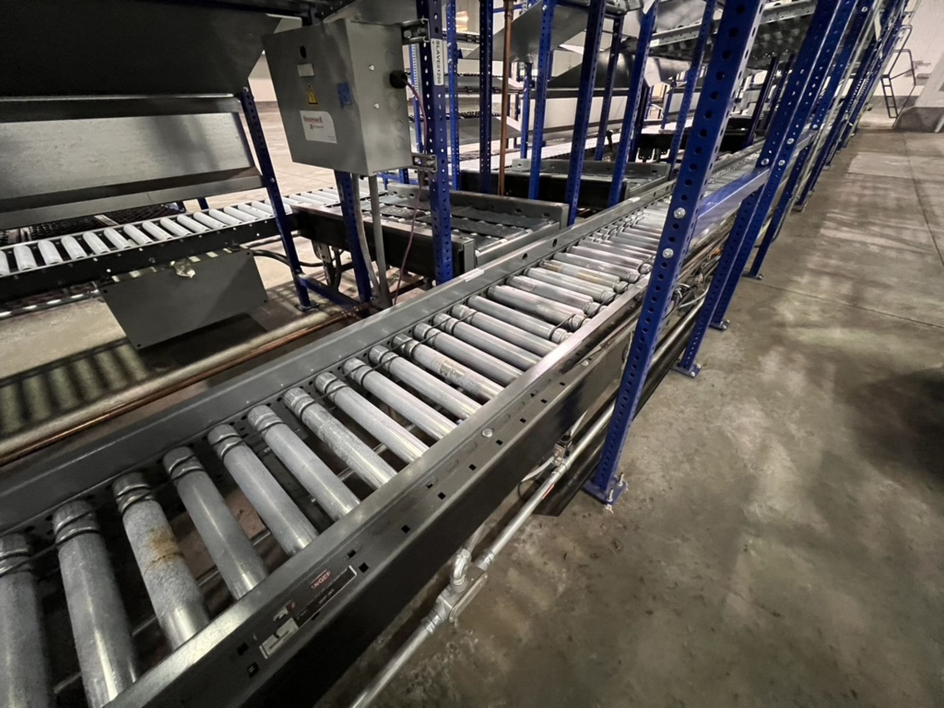 2020 HONEYWELL INTELLIGRATED ROLLER AND BELT POWER CONVEYOR, APPROX. 5,530 IN L X 15 IN W (SUBJECT - Image 12 of 36