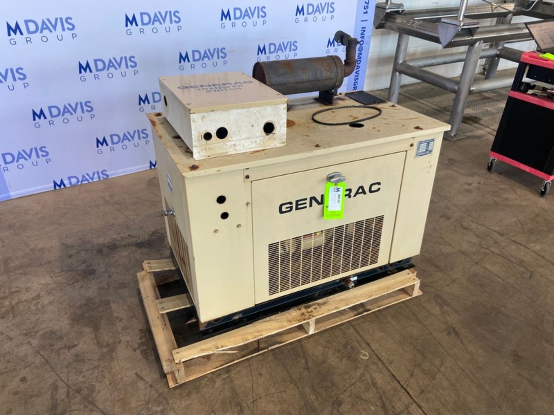 Generac Generator,-M/N 94A04280-S, S/N 2015763, 120/240 Volts, 1 Phase, with Transfer Switch (INV# - Bild 2 aus 9