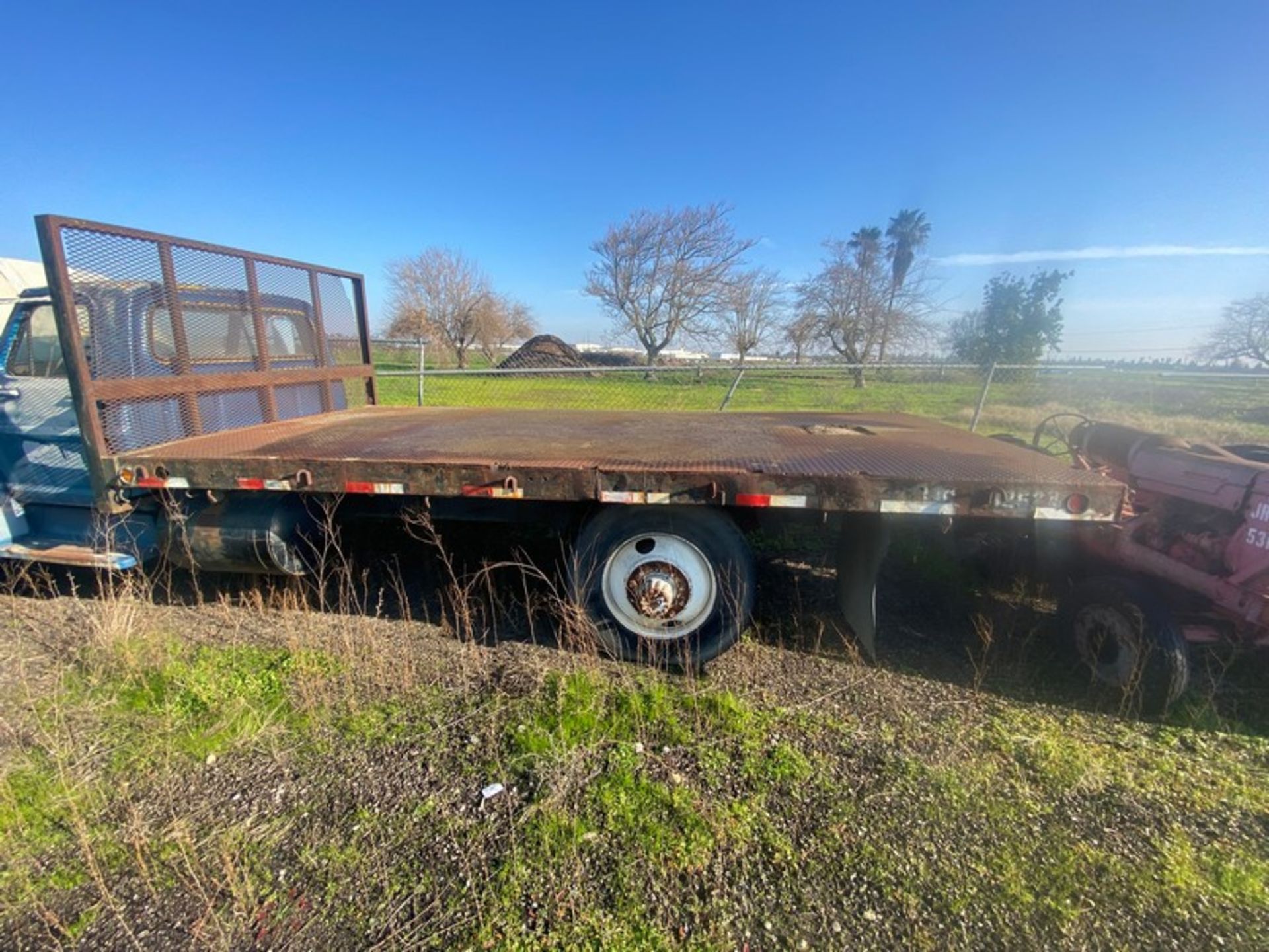 Straight Truck, with Flatbed (LOCATED IN ATWATER, CA) - Bild 3 aus 8