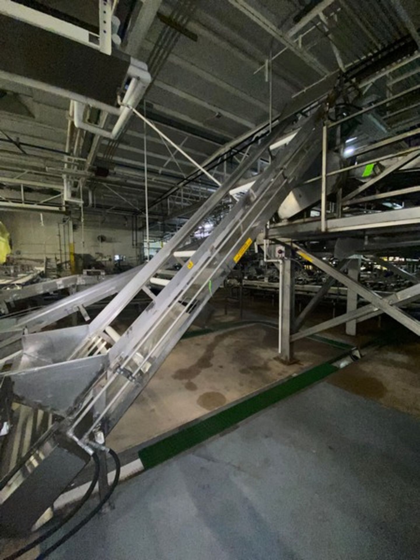 S/S Incline Conveyor (NOTE: Missing Belt) (LOCATED IN ATWATER, CA)