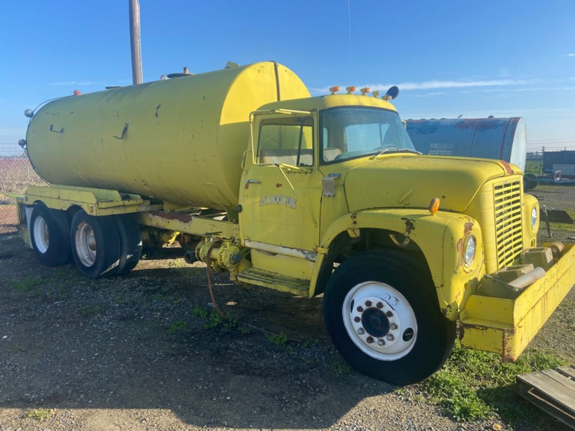 Yellow Tanker Truck, with Cab & Tank (LOCATED IN ATWATER, CA) - Bild 6 aus 6