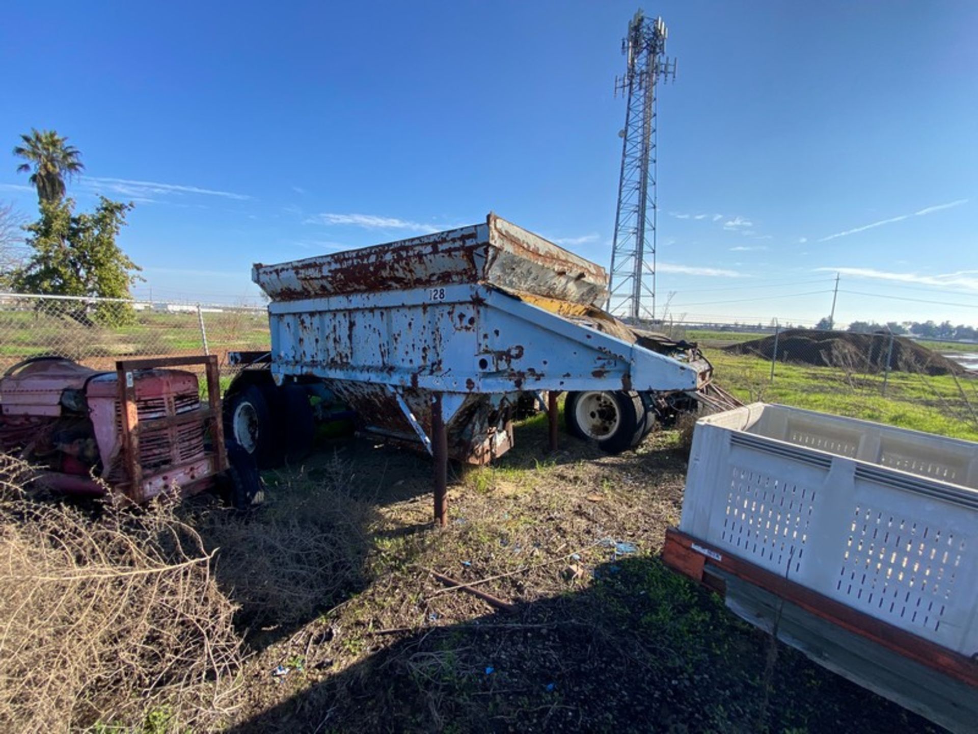 Farm Trailer (LOCATED IN ATWATER, CA)