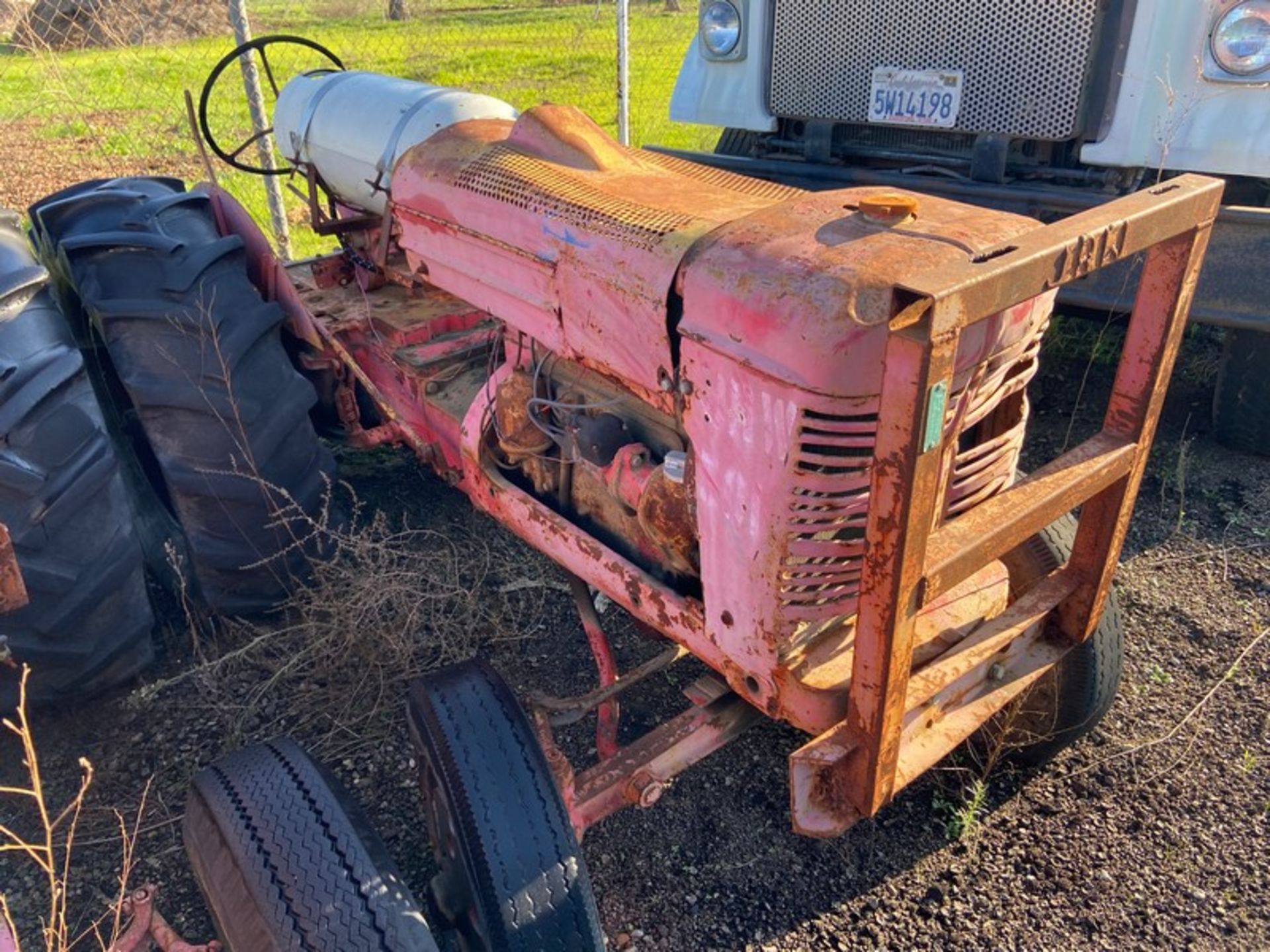 JRW Tractor (Unit 581) (LOCATED IN ATWATER, CA) - Bild 2 aus 3