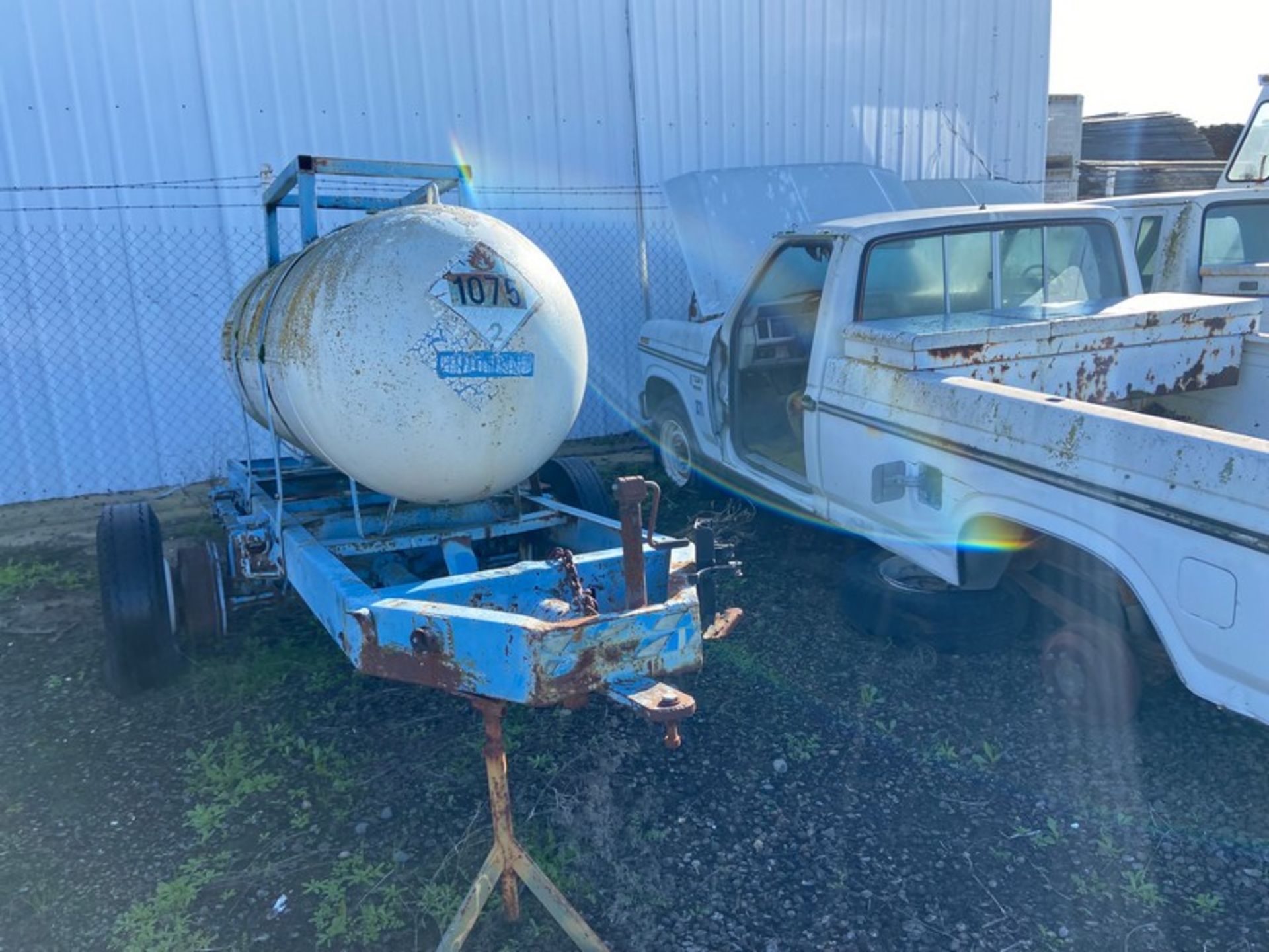 Propane Tank On Portable Trailer (LOCATED IN ATWATER, CA) - Image 2 of 2