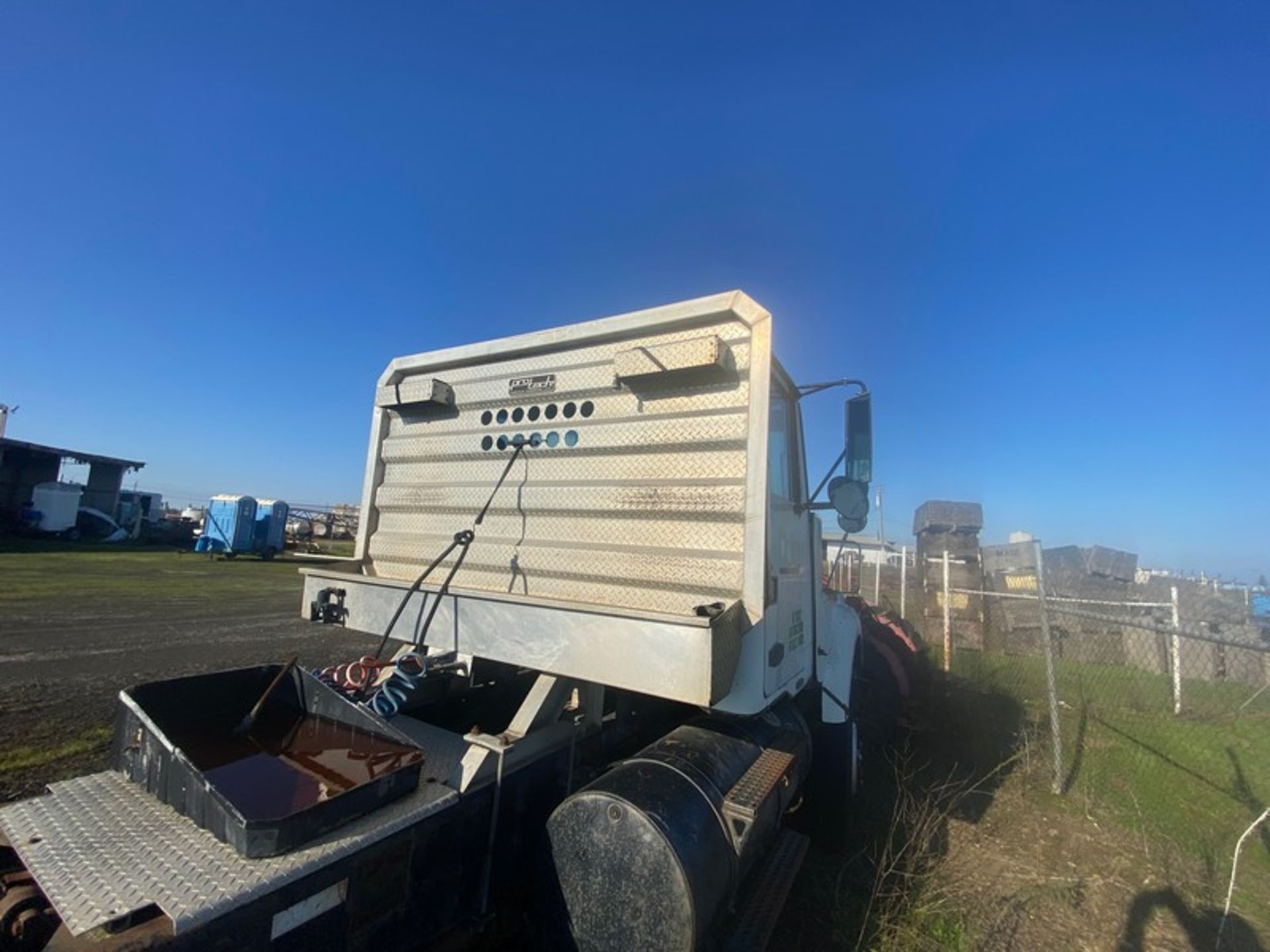 Straight Truck, with Flatbed (LOCATED IN ATWATER, CA) - Bild 6 aus 8