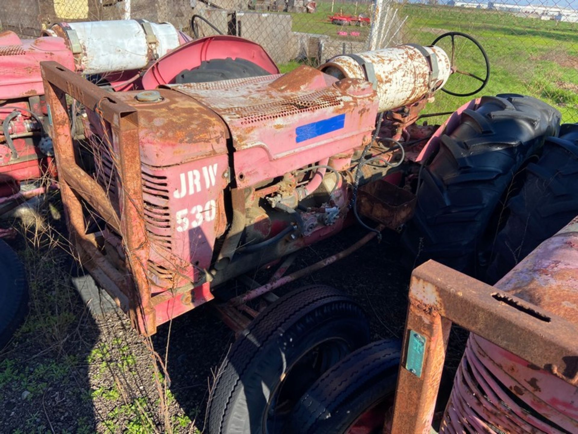 JRW Tractor (Unit 530) (LOCATED IN ATWATER, CA)