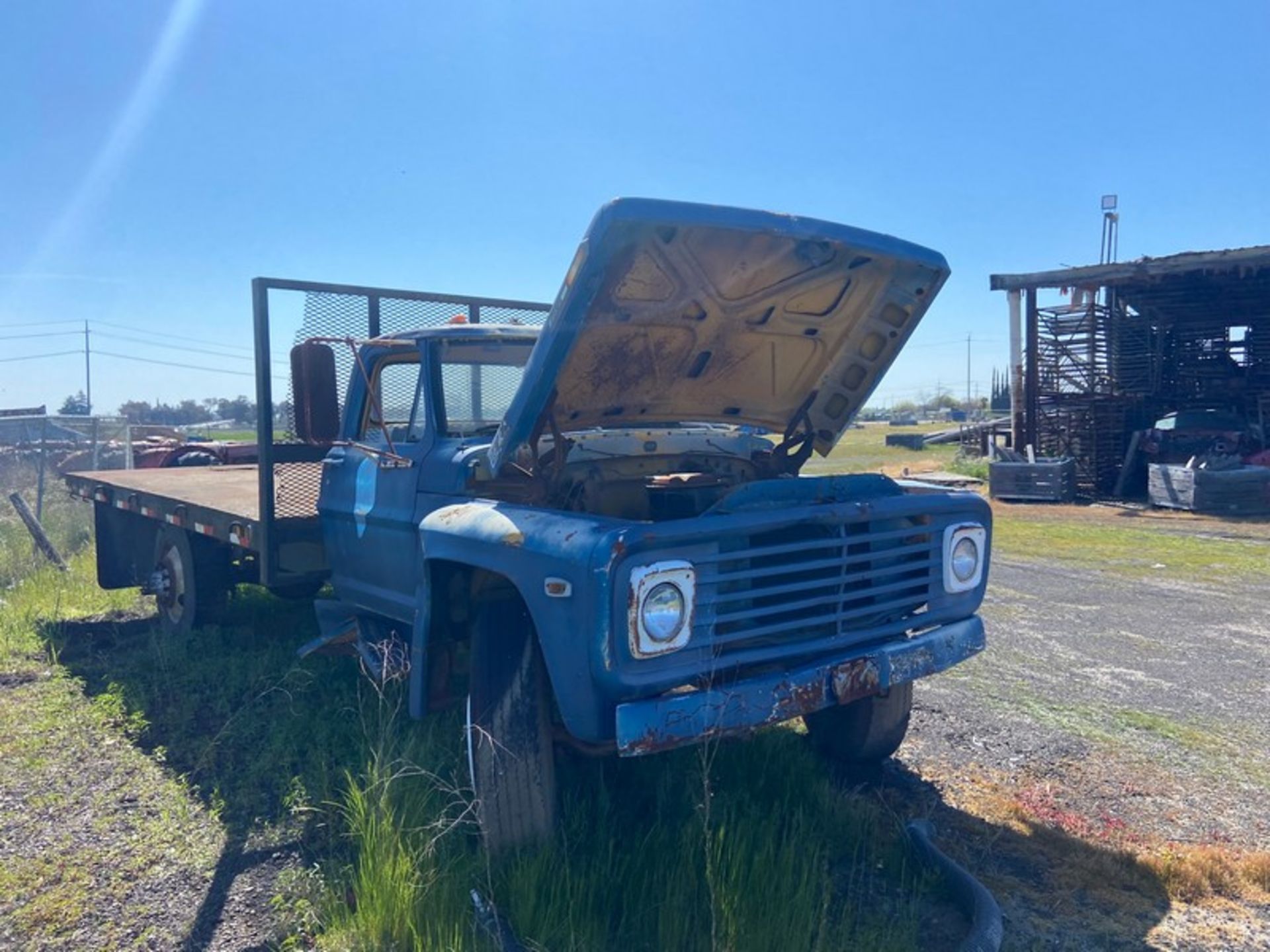 Straight Truck, with Flatbed (LOCATED IN ATWATER, CA) - Bild 2 aus 8