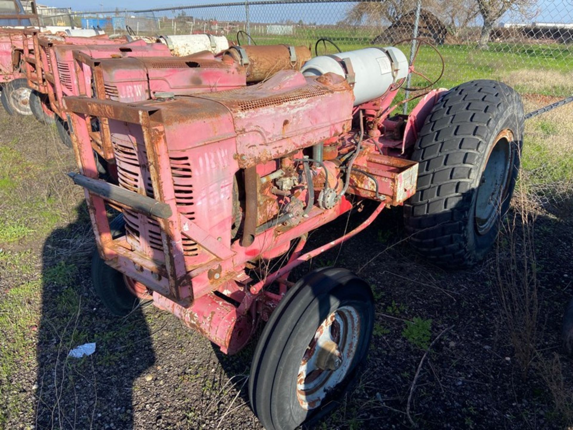 JRW Tractor (Unit 458) (LOCATED IN ATWATER, CA)