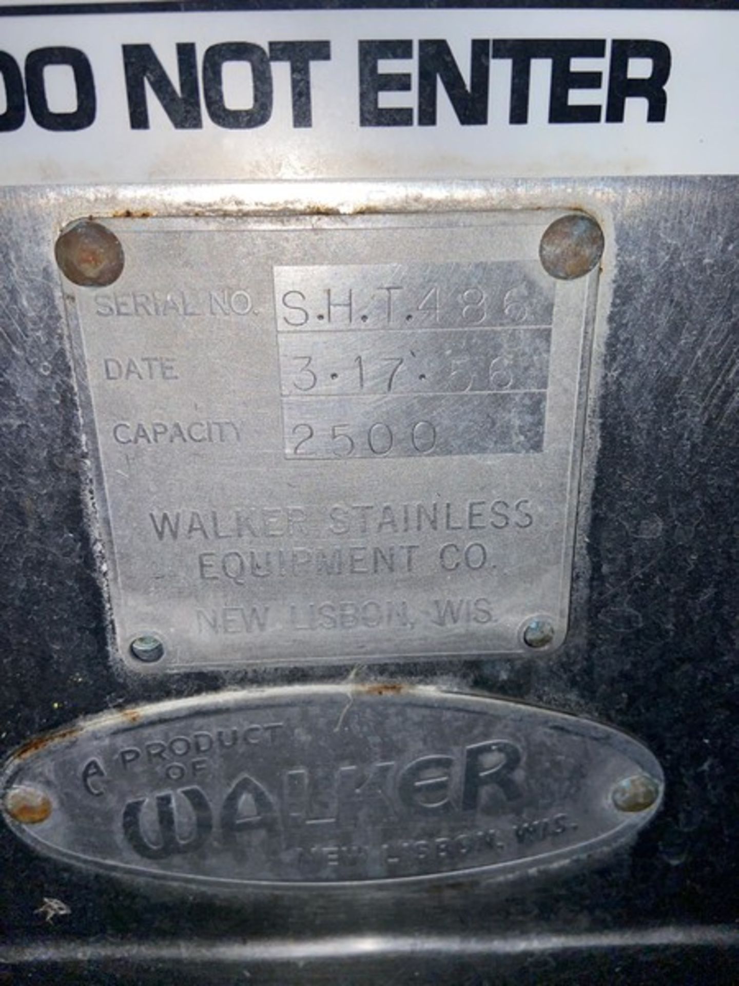 Walker 2,500 Gal. Horizontal Insulated Tank, S/N S.H.T.486, with Man Door, Painted Exterior - Bild 5 aus 7