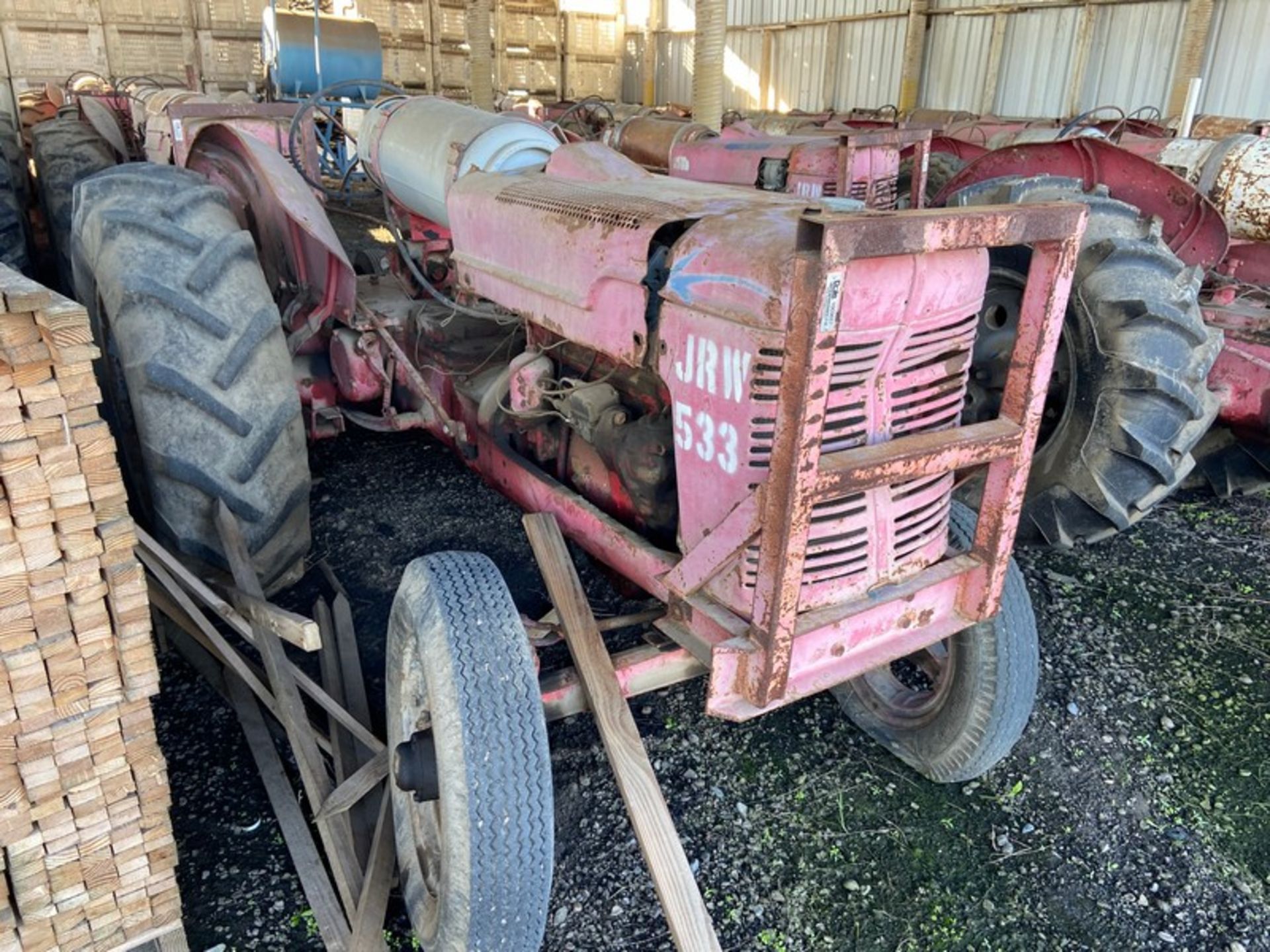 JRW Tractor (Unit 533)(LOCATED IN ATWATER, CA)