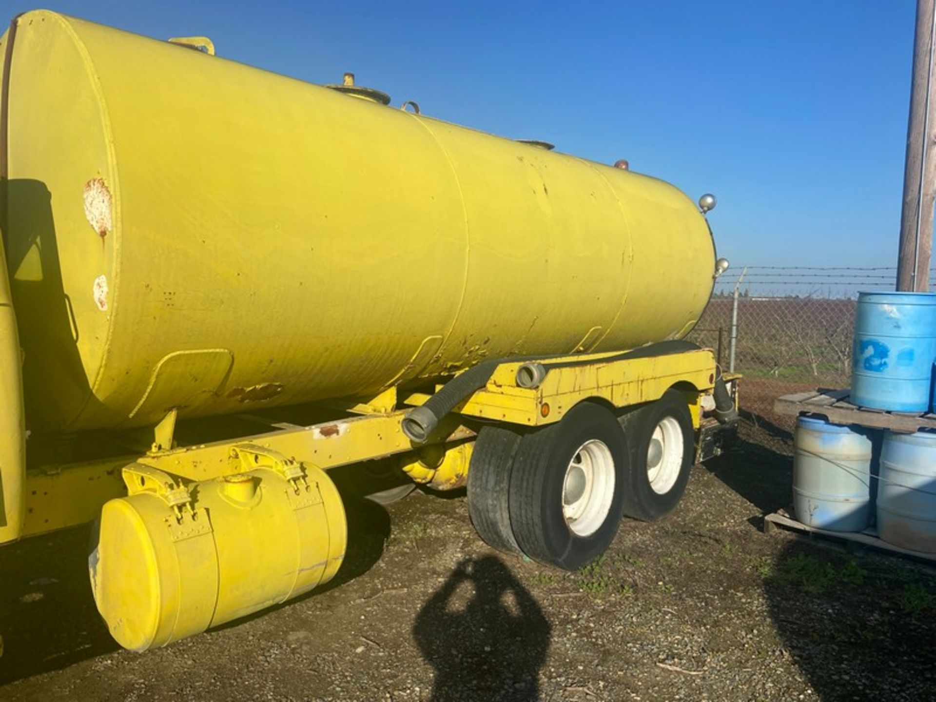 Yellow Tanker Truck, with Cab & Tank (LOCATED IN ATWATER, CA) - Bild 3 aus 6