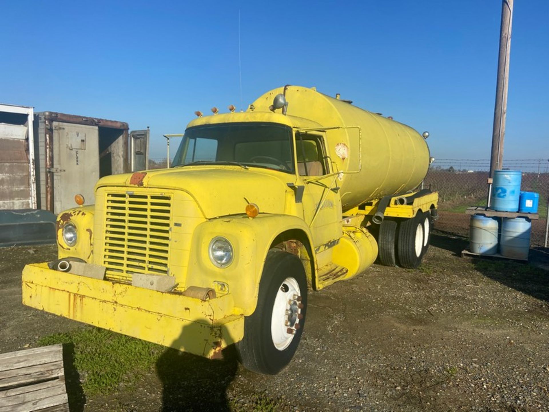 Yellow Tanker Truck, with Cab & Tank (LOCATED IN ATWATER, CA) - Bild 2 aus 6