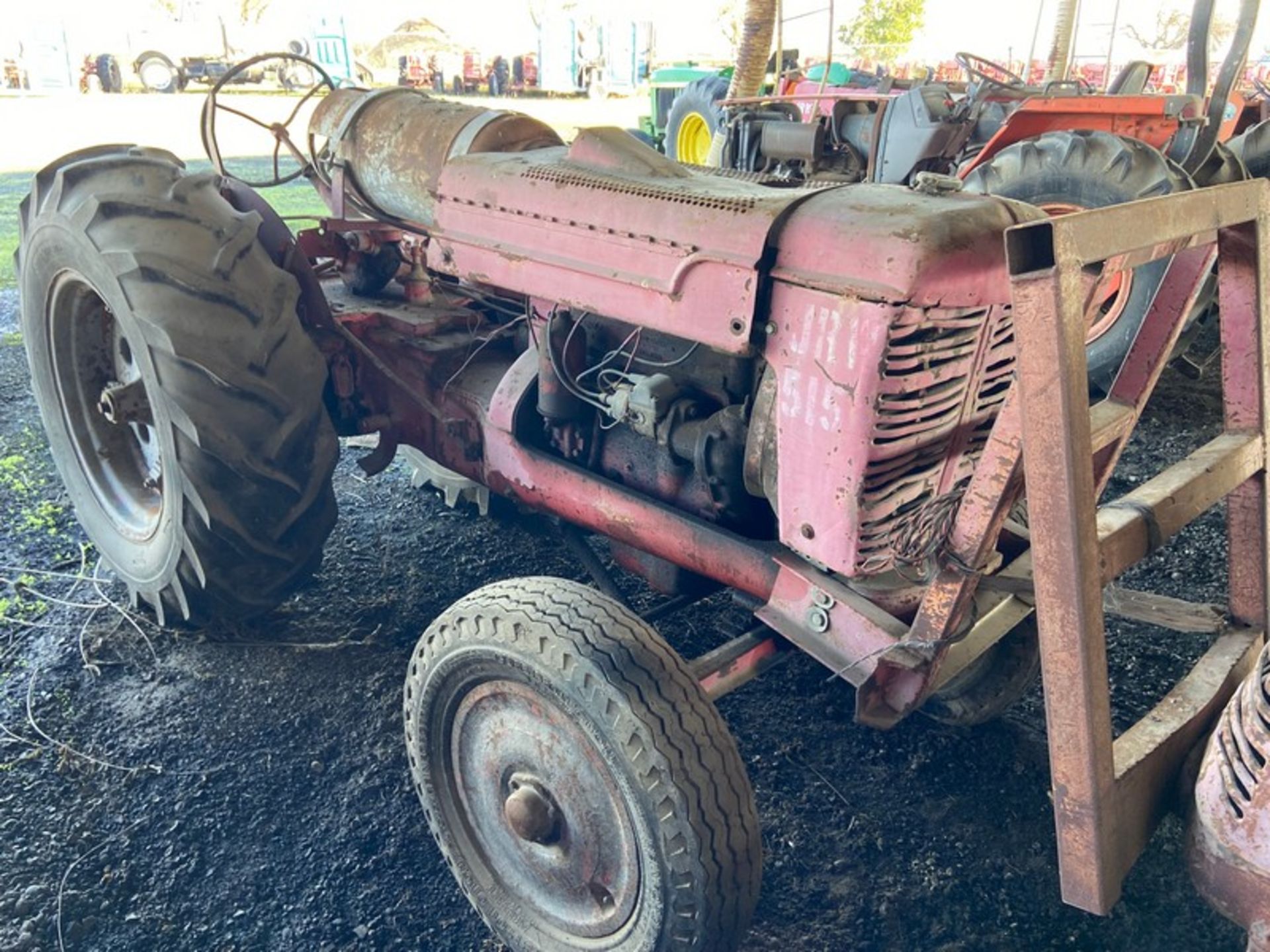 JRW Tractor (Unit 515) (LOCATED IN ATWATER, CA)