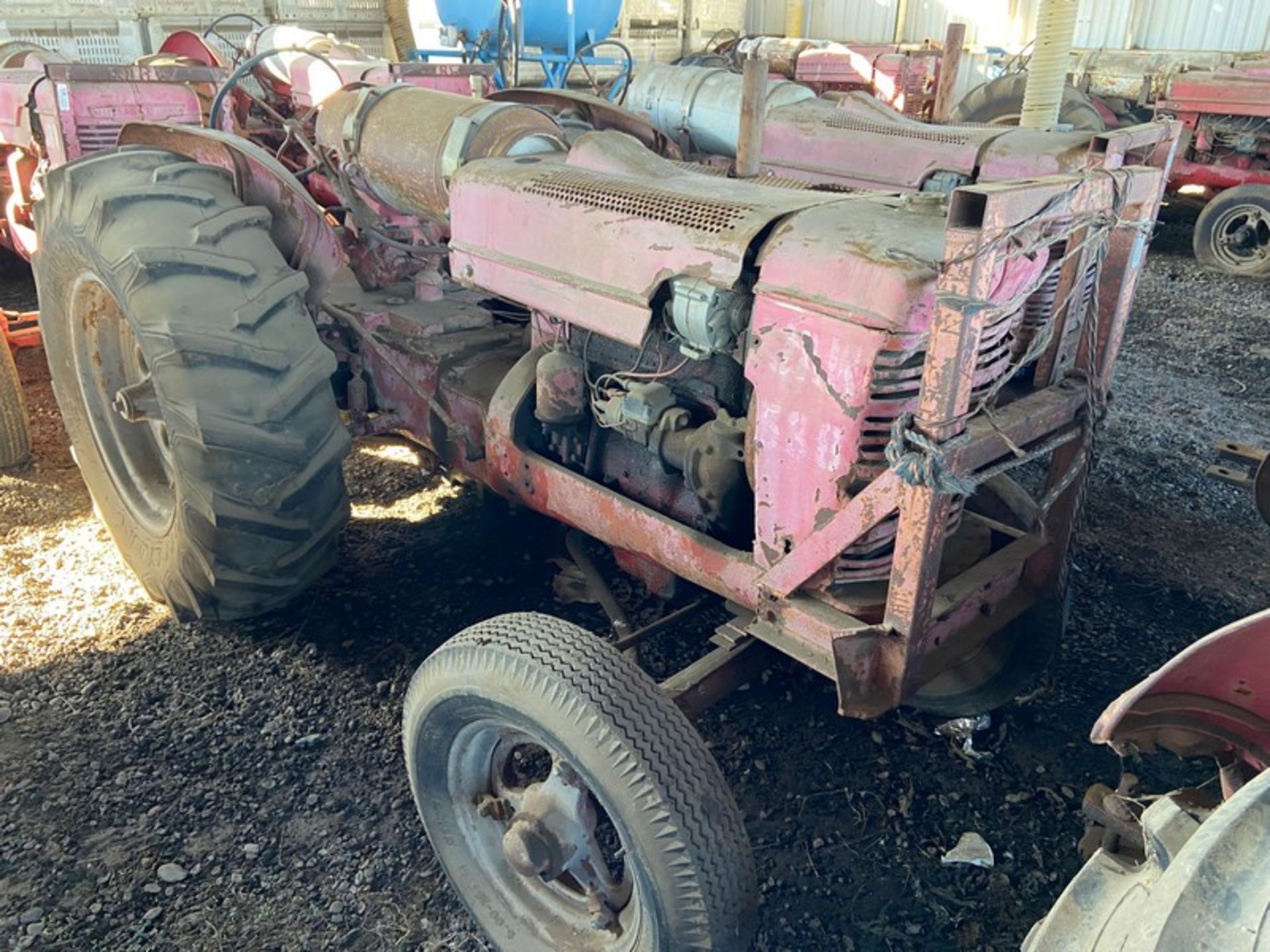 JRW Tractor (Unit 588) (LOCATED IN ATWATER, CA)