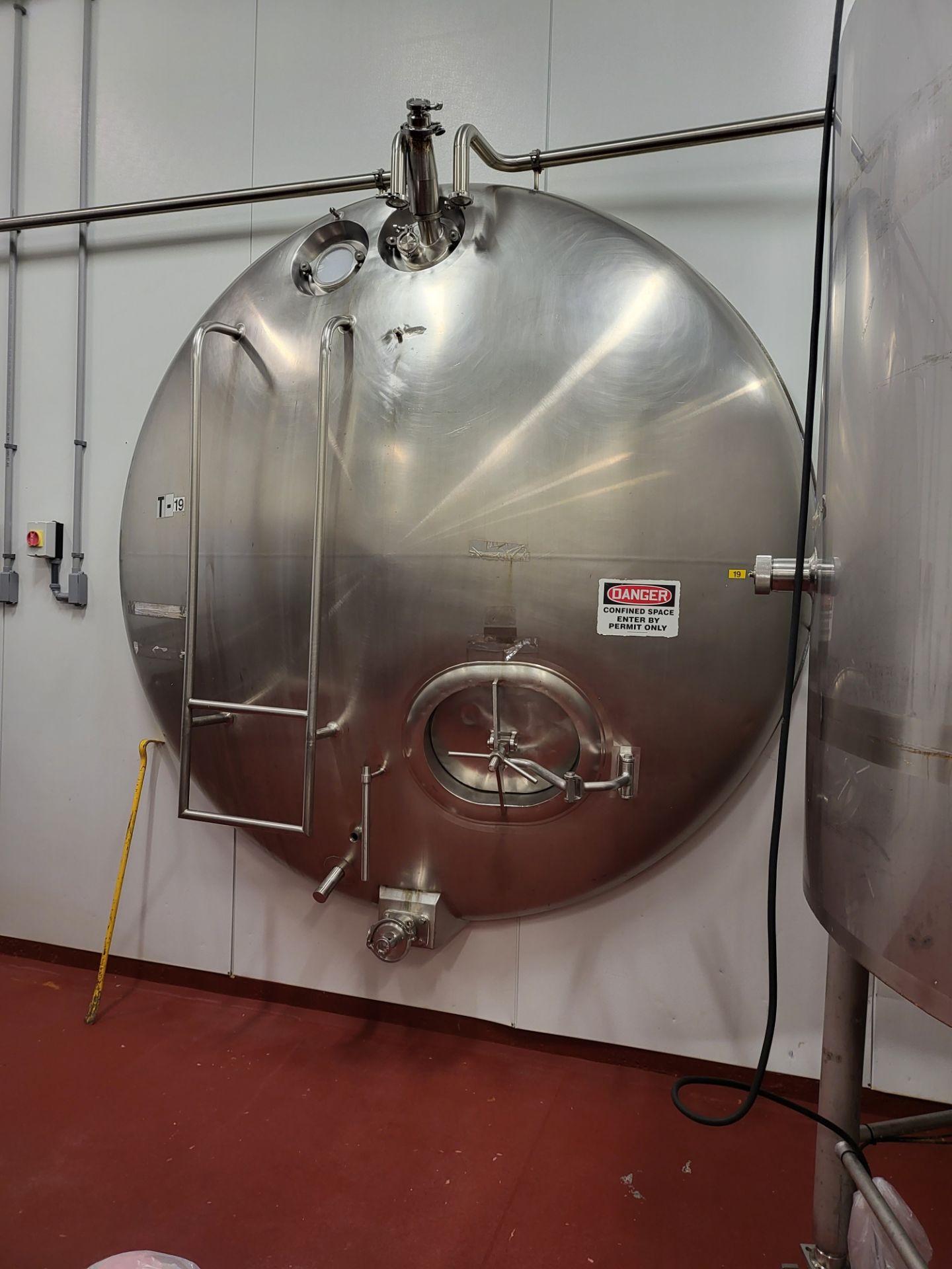 CREPACO 6,000 GALLON HORIZONTAL TANK, S/S FRONT (LOCATED LEOMINSTER, MA) (NOTE: NOT JACKETED) - Image 4 of 4