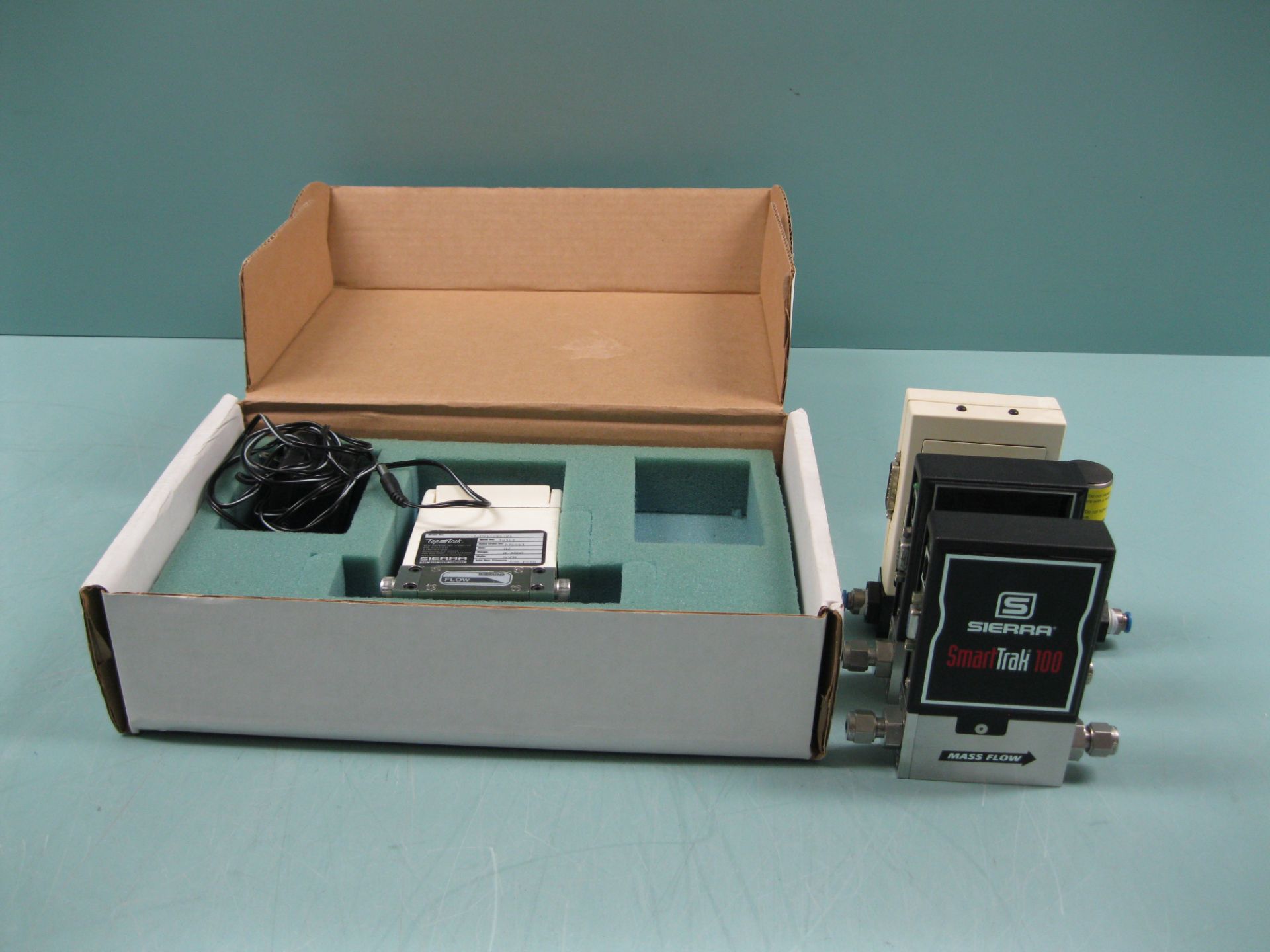 Lot of (4) Sierra Mass Flow Controller/Flow Meter (Located Springfield, NH) (Loading Fee $25)