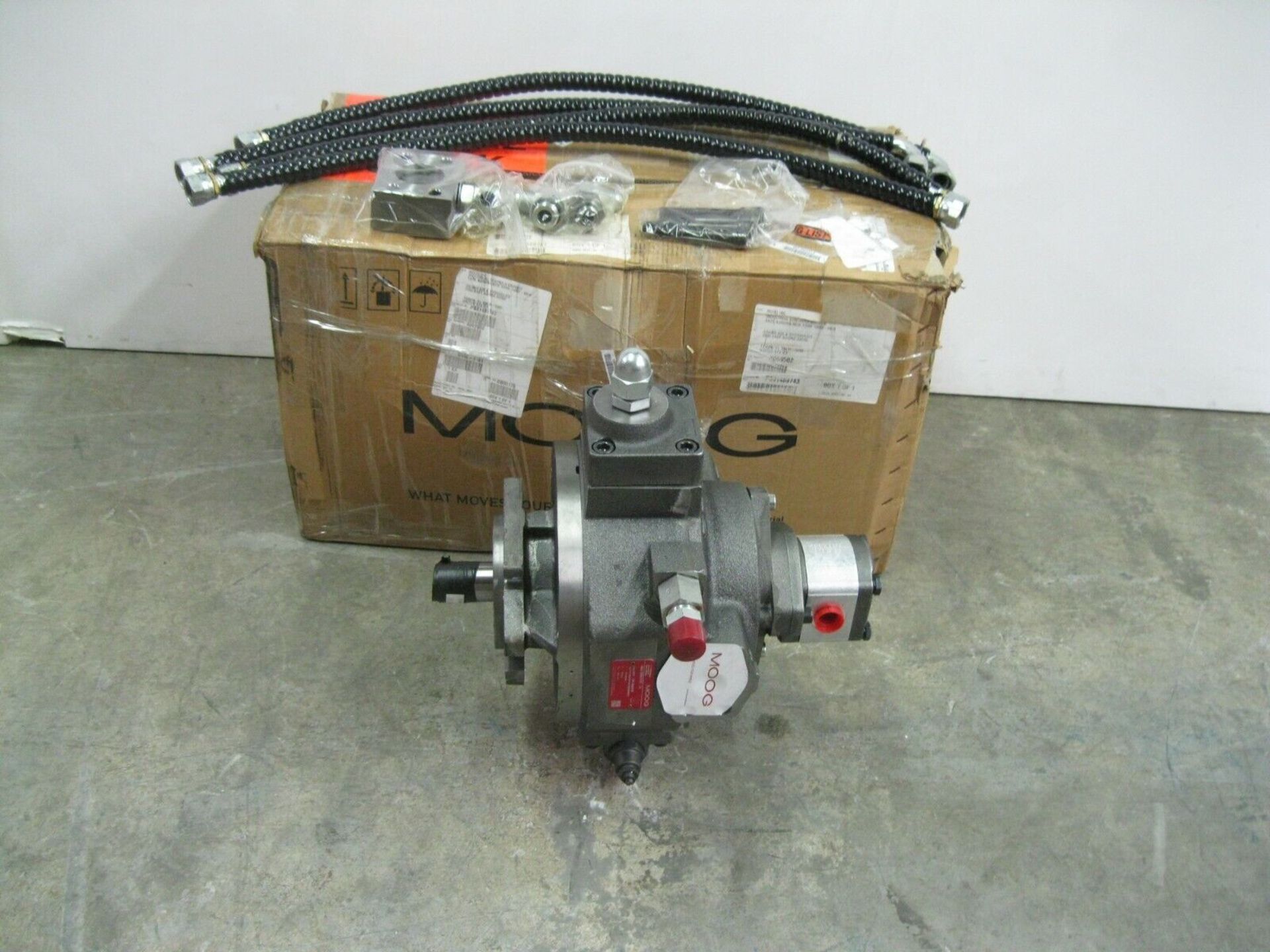 Moog D956-0181/A Type HP-R18C3-RKP Radial Piston Pump NEW (Located Springfield, NH) (Loading Fee $