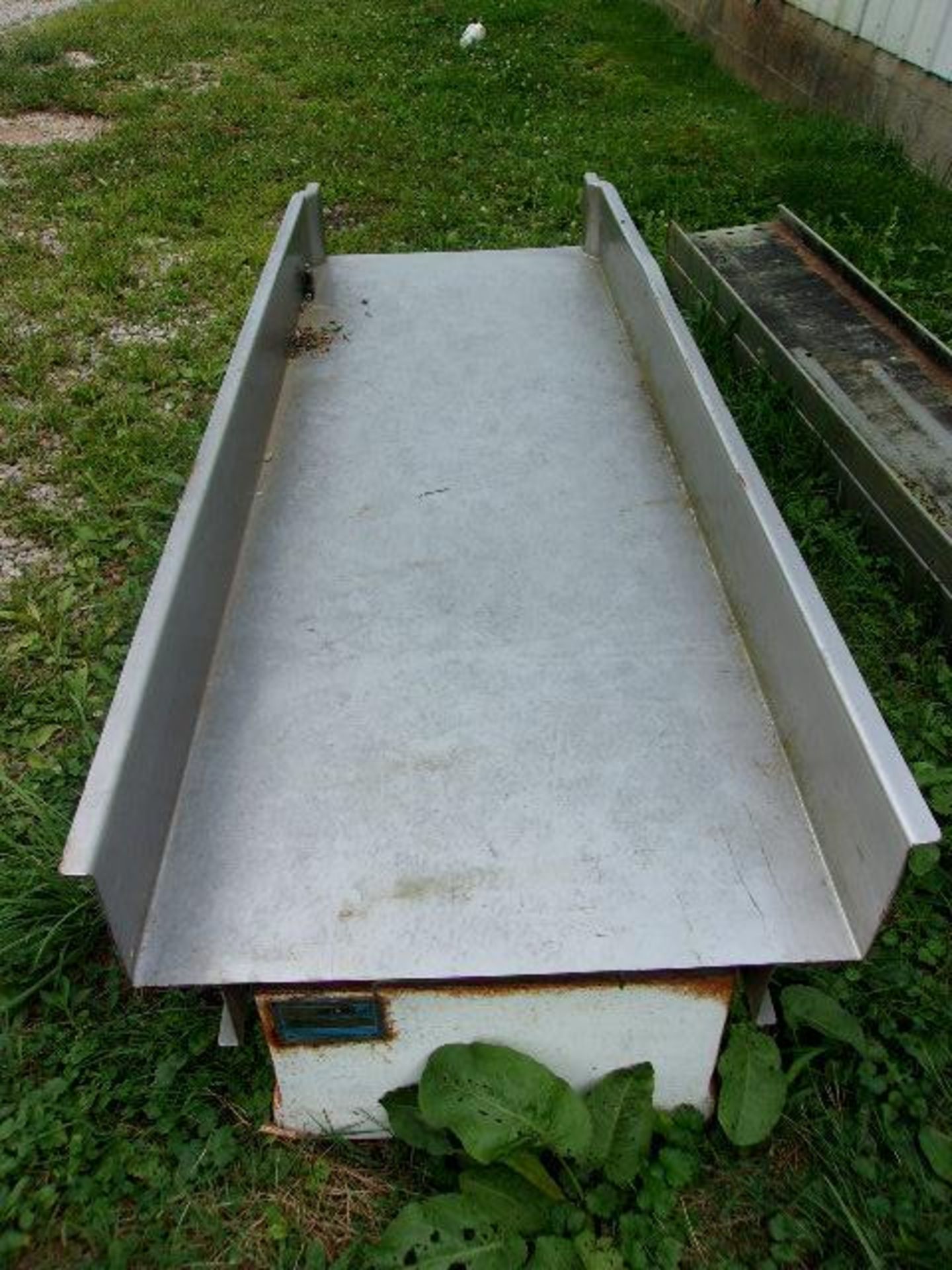 Aprox. 24" W x 72" L Vibratory Conveyor (Located Glouster, OH) Athens County