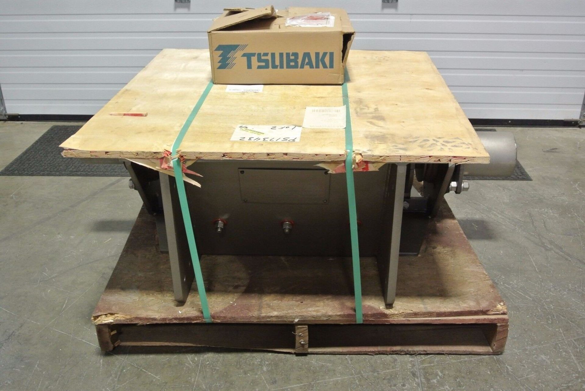 27" X 20 " UNITED CONVEYOR CRUSHER GRINDER MODEL 2102 (Located Springfield, NH) (Loading Fee $50) - Image 6 of 8