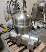 Westfalia Centrifuge/Separator, Model MM5004,Type 3FM 66-6-0. 86, S/N1618097 with 600 RPM (Loading