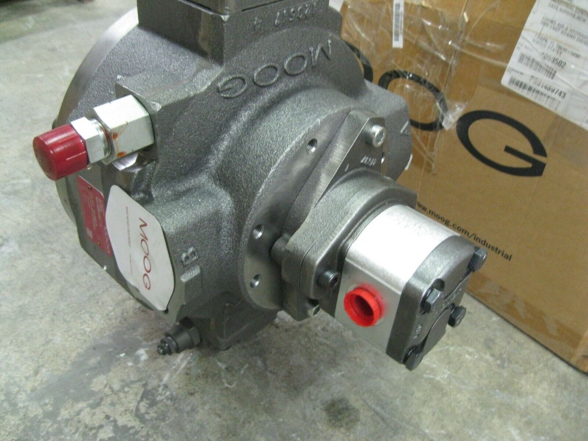 Moog D956-0181/A Type HP-R18C3-RKP Radial Piston Pump NEW (Located Springfield, NH) (Loading Fee $ - Image 4 of 6