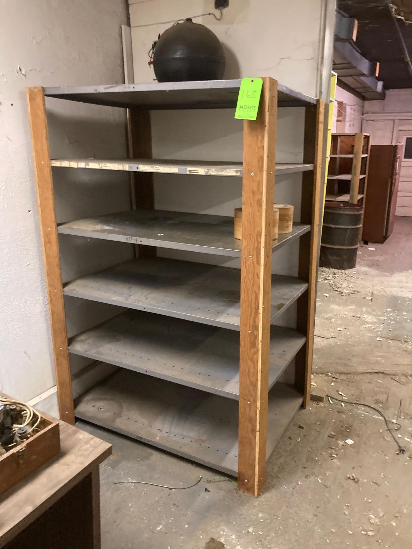 Shelves and desks inside room (no contents) - Image 2 of 6