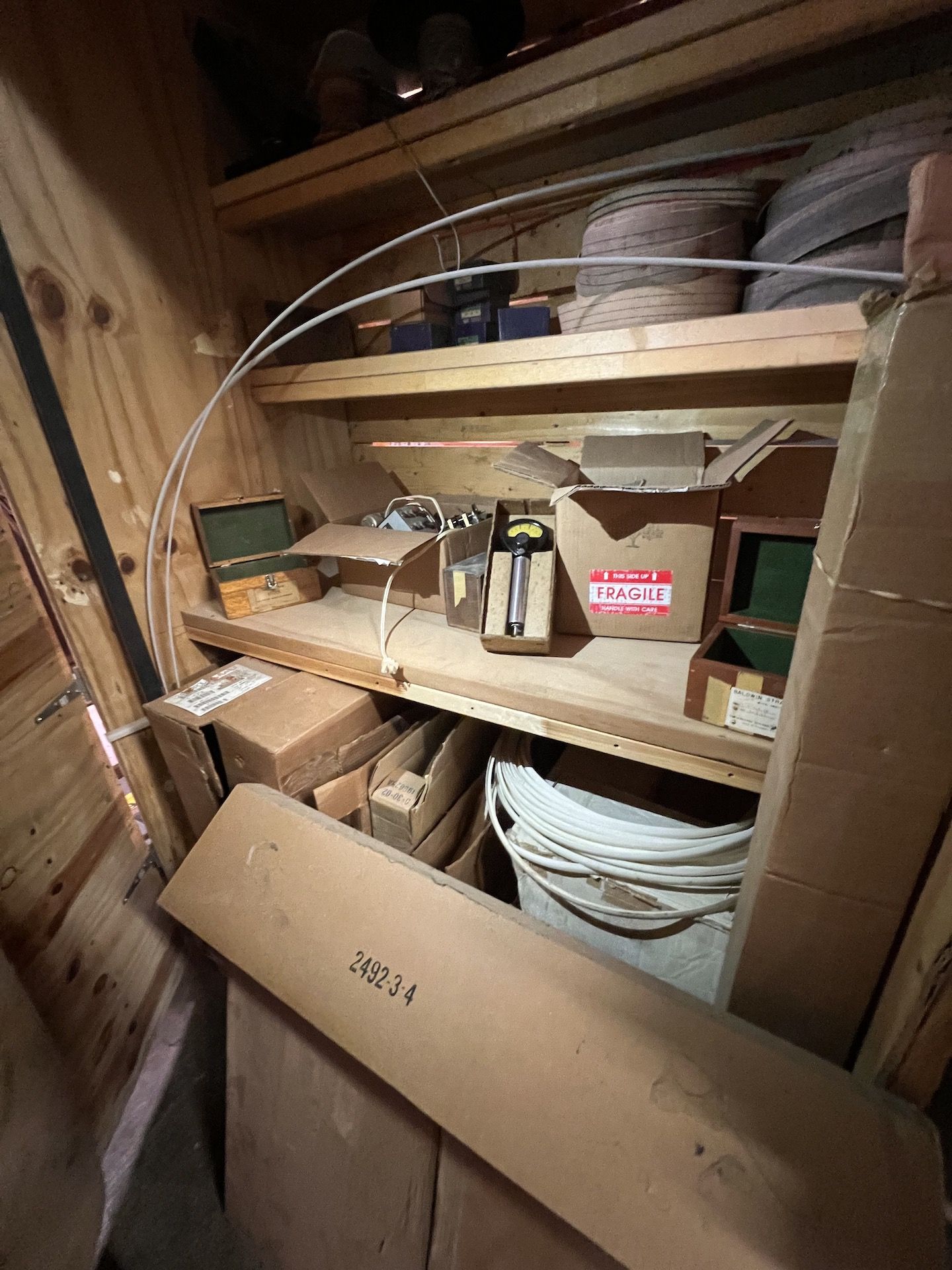 WOOD CRATE WITH CONTENTS - Image 13 of 18