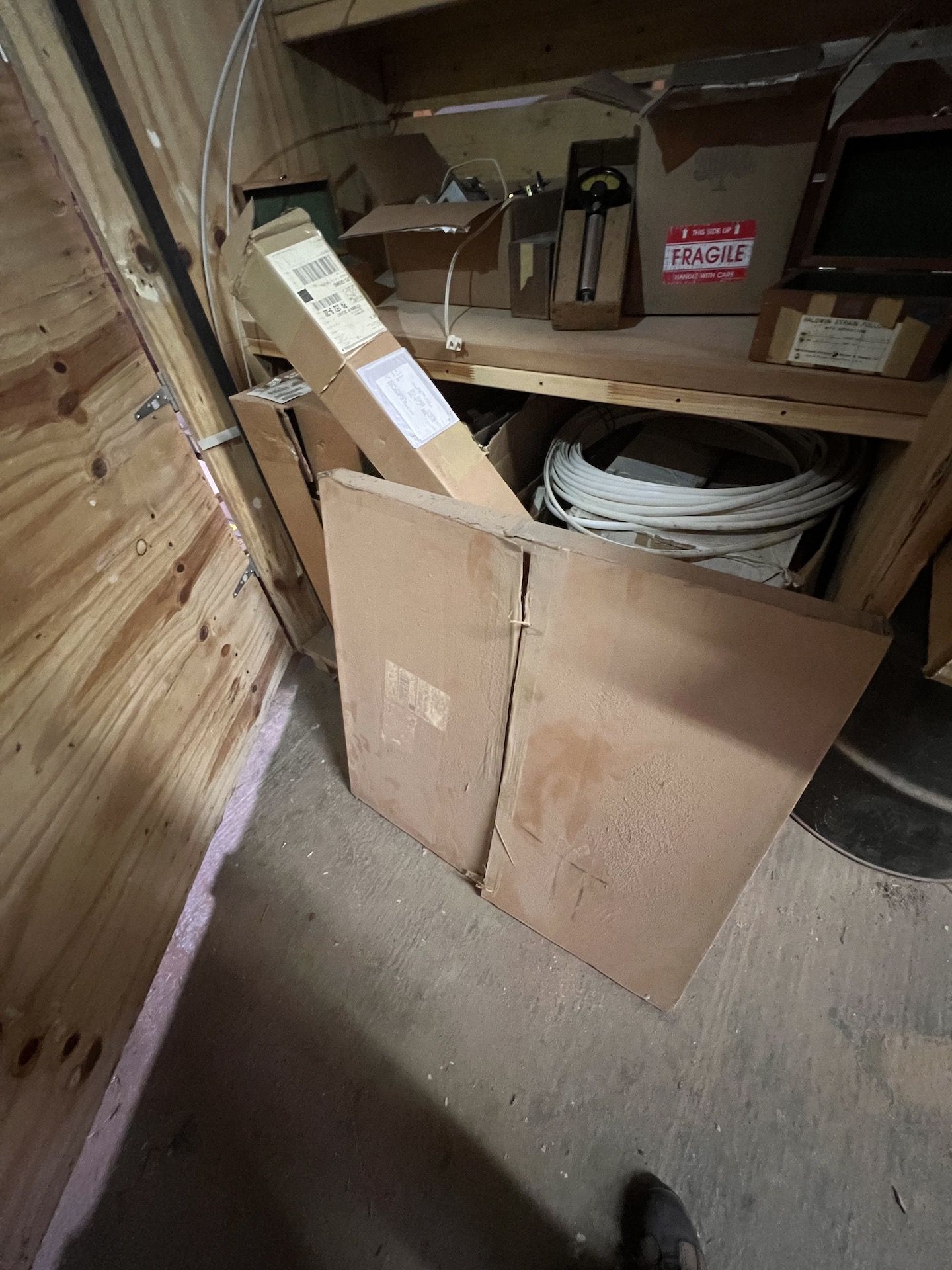 WOOD CRATE WITH CONTENTS - Image 2 of 18