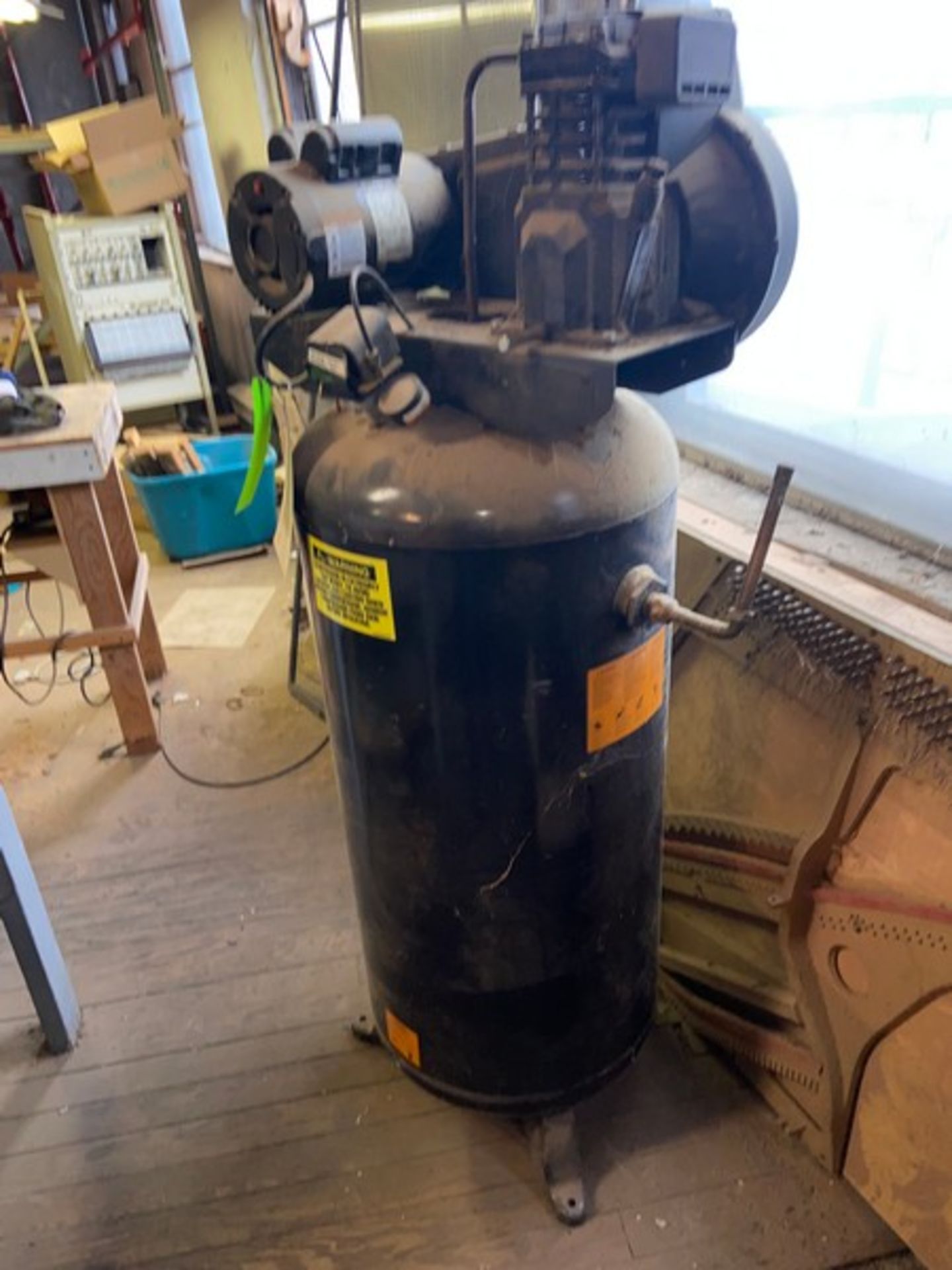 1-5 hp/60 Gallon Air Compressor, & 1-5 hp/60 Gallon Air Compressor, Not Currently Operational (LOC - Bild 5 aus 6