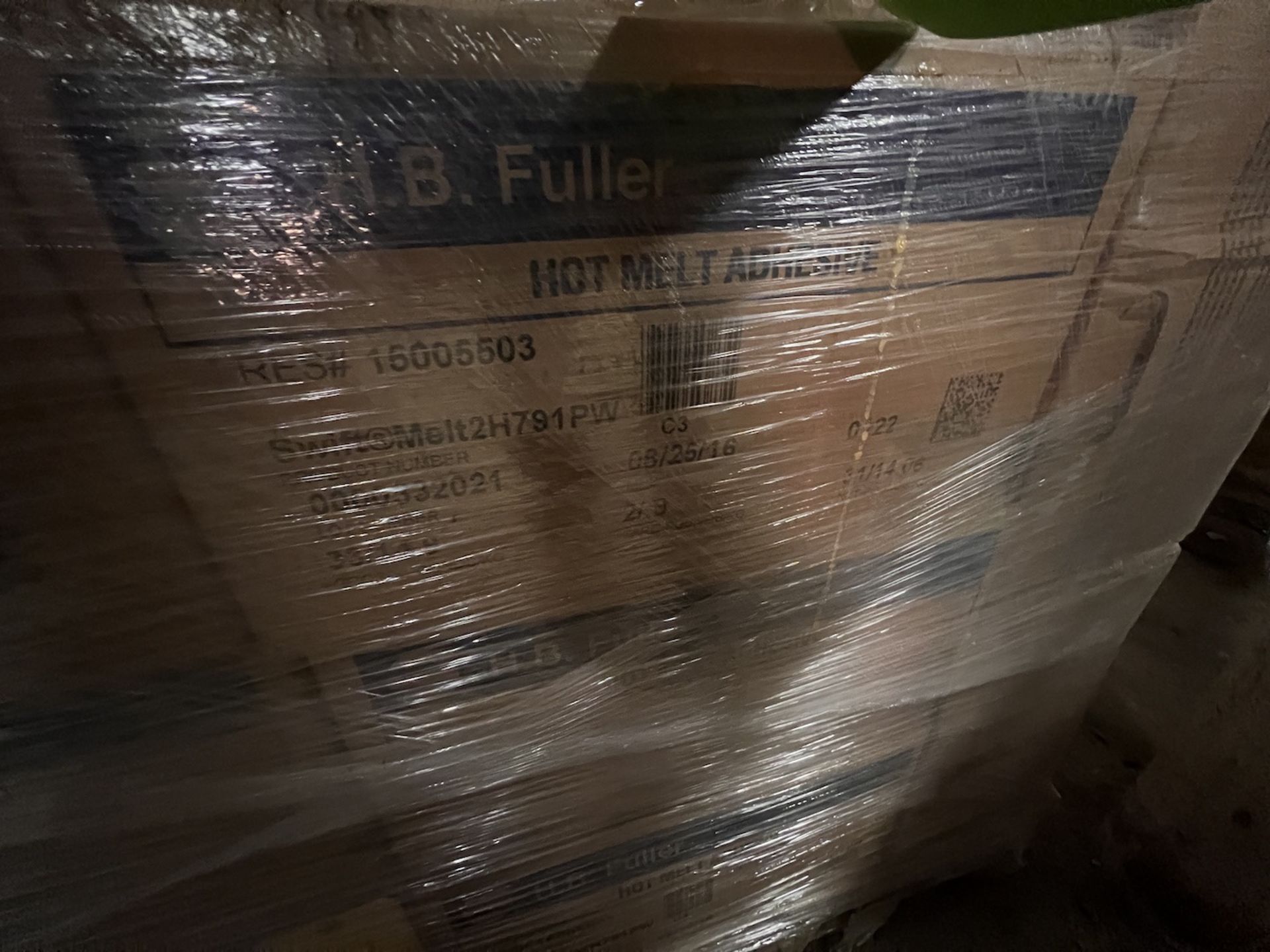 PALLET OF (26) BOXES OF H.B. FULLER HOT MELT GLUE ADHESIVE - Bild 2 aus 6