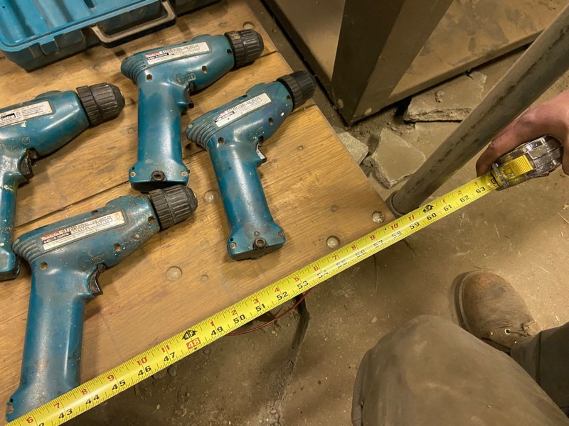 Lot of Assorted Makita Drills with Hard Cases, with Batteries & Chargers (LOCATED IN PITTSBURGH, PA) - Bild 4 aus 10