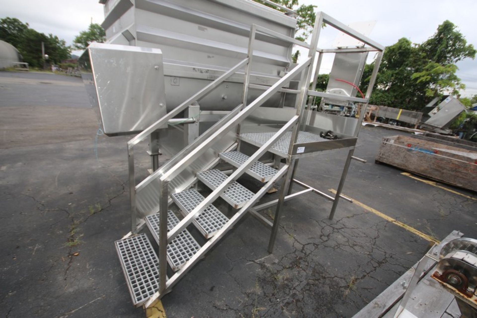 9' L x 30" W x 7' H, S/S Operator's Platform, with Plastic Grating, Handrail, with GE 100 amp Safety