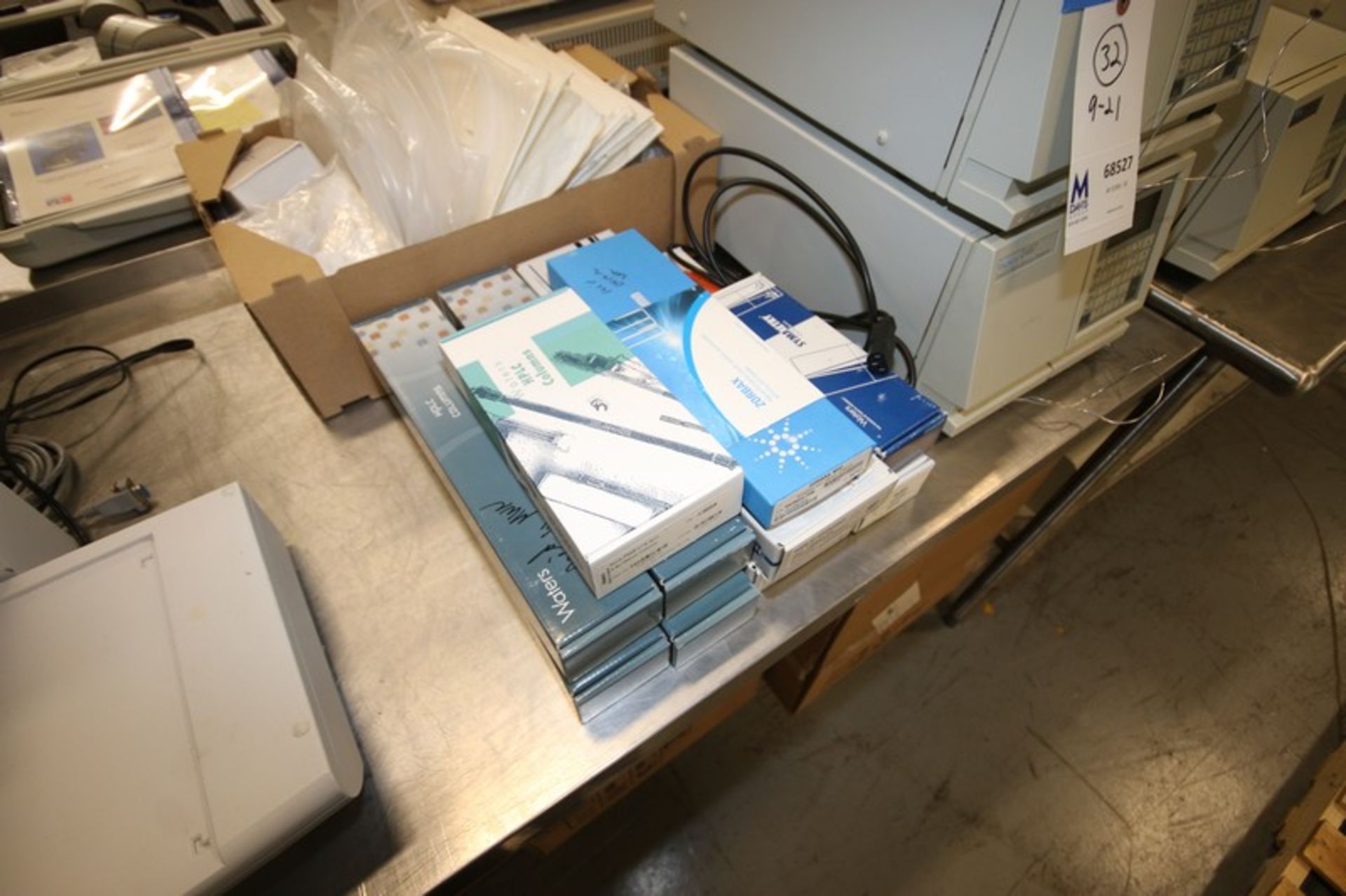 Alliance Waters 2487 Dual Absorbance Detector, S/N E07487 298M, with (4) Boxes of Waters HPLC - Image 4 of 8