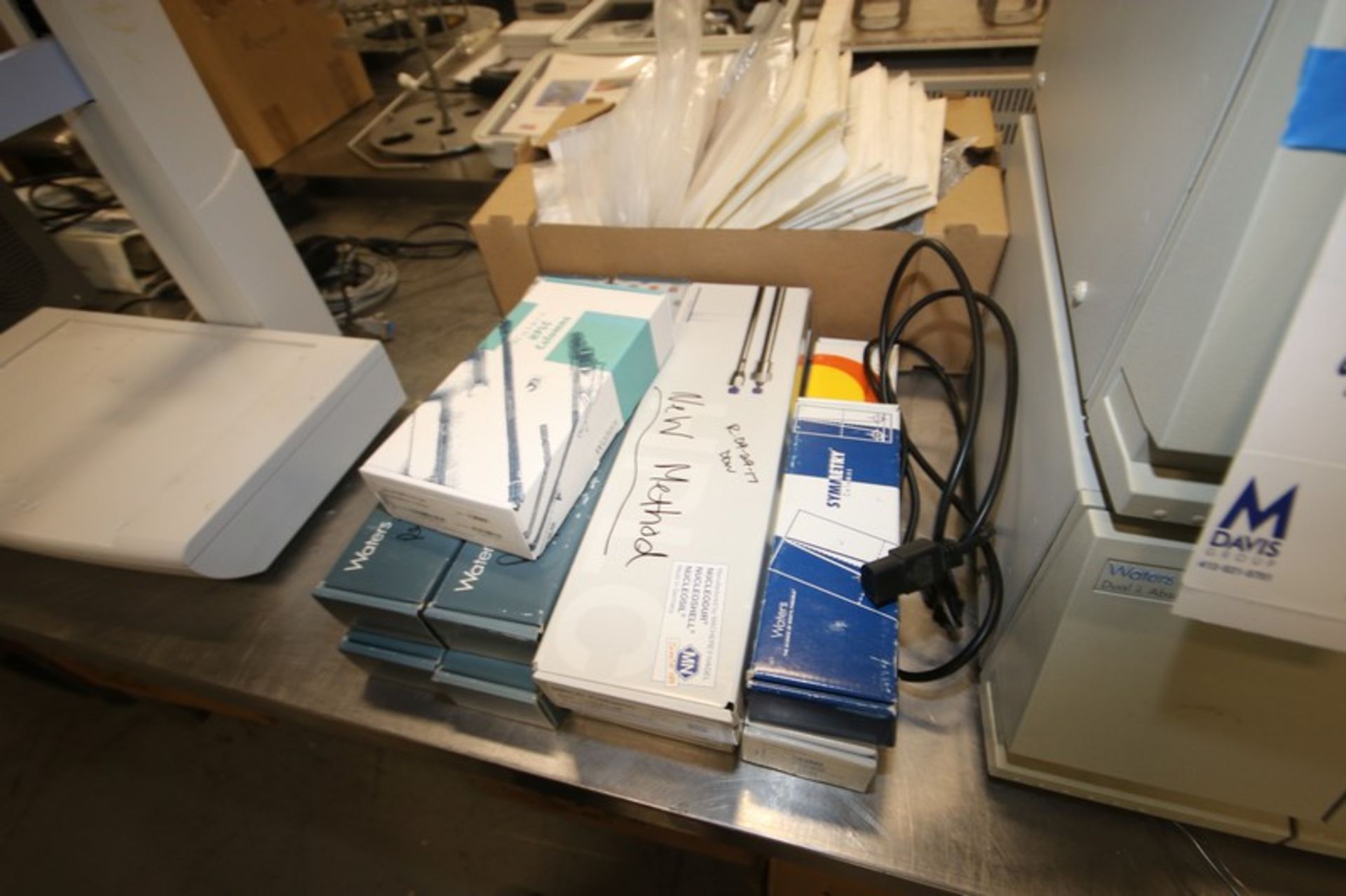 Alliance Waters 2487 Dual Absorbance Detector, S/N E07487 298M, with (4) Boxes of Waters HPLC - Image 6 of 8