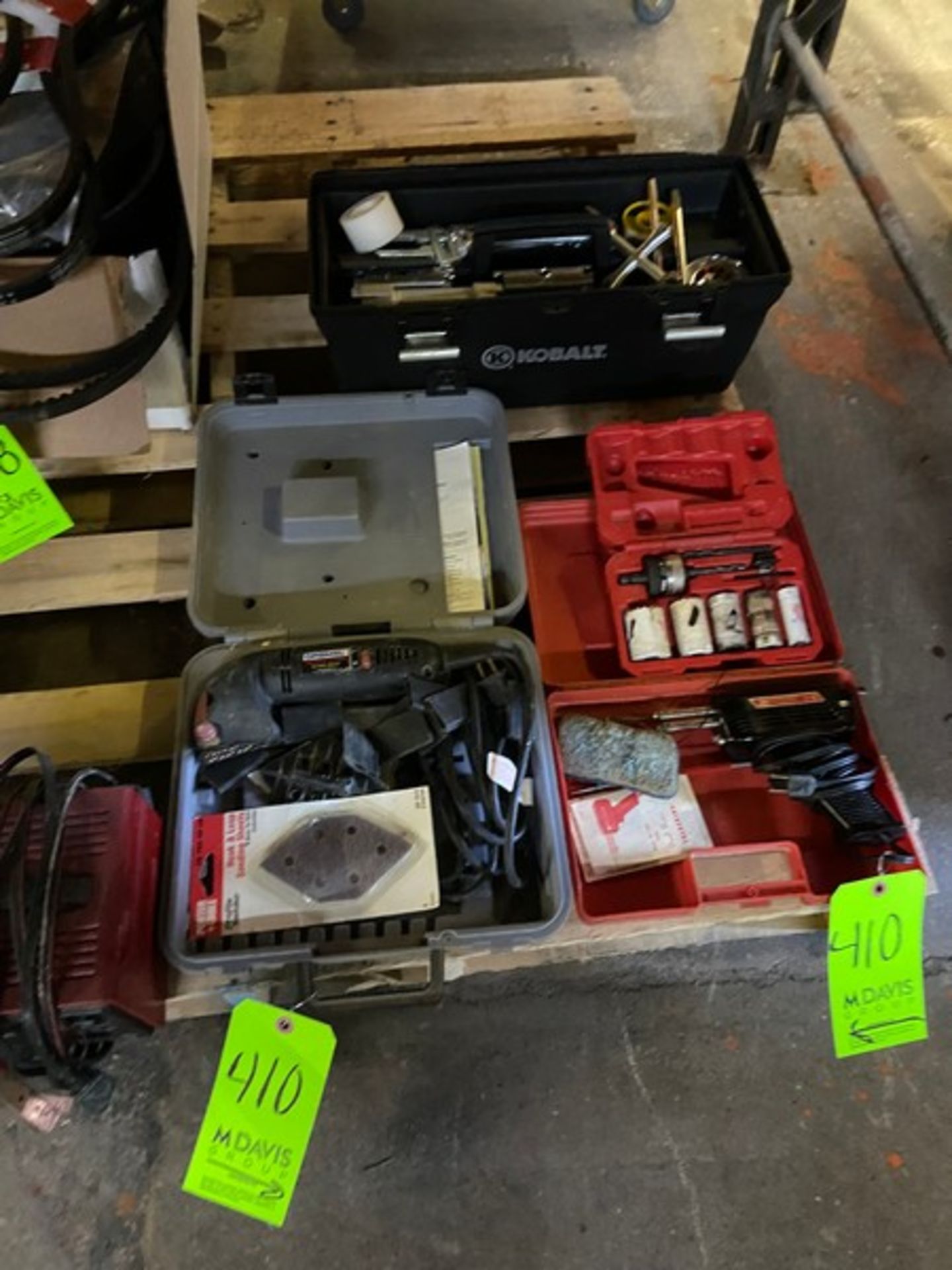 PALLET WITH CIRCULAR DRILL BITS IN HARD CASE, KOBALT TOOL BOX, GLUE GUN, & GRINDER (LOCATED IN CALLE