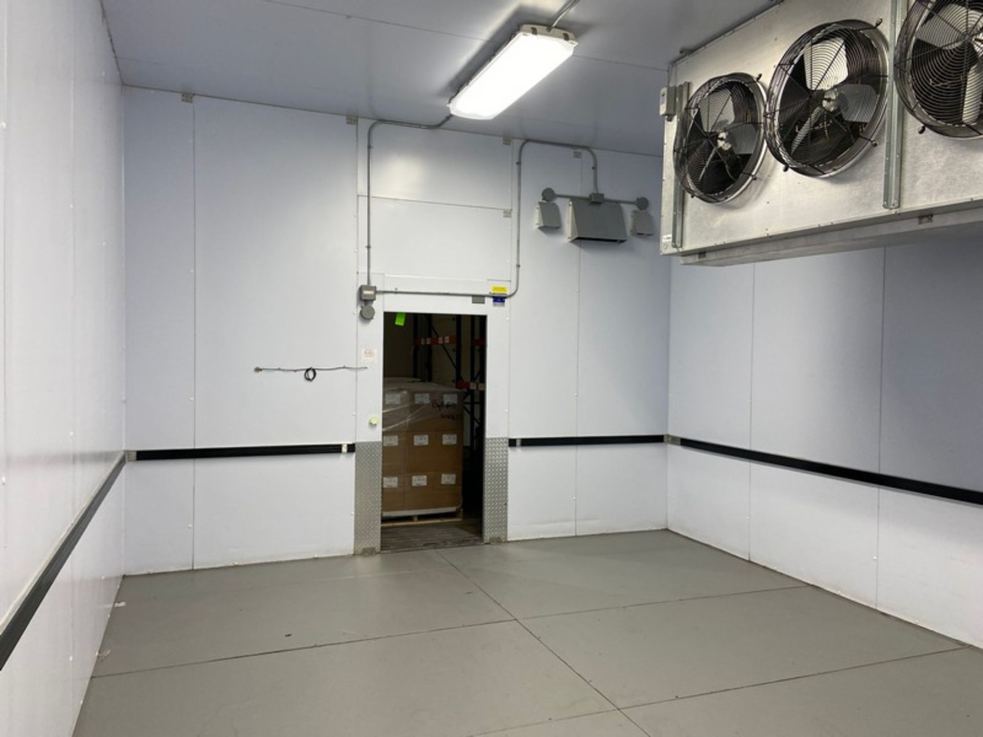 ONE SOLUTION SUPPORT 2-DOOR MODULAR FREEZER, WITH RUSSELL 4-FAN BLOWER, INTERNAL DIMS.: APROX. 280” - Image 4 of 13